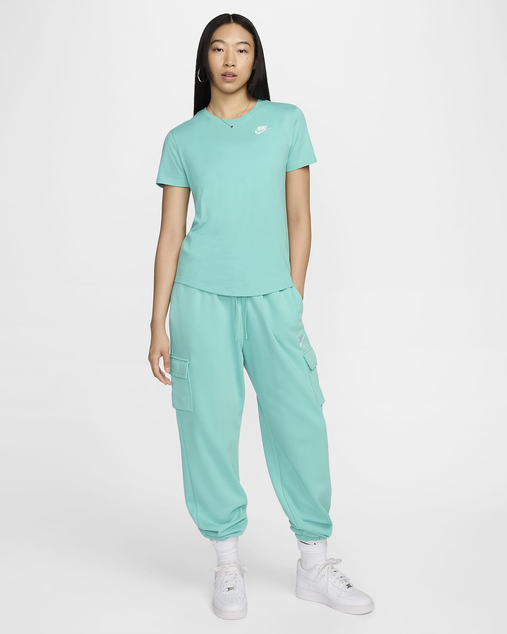 Nike Sportswear Club Essentials 女款 T 恤 - Green Frost/白色