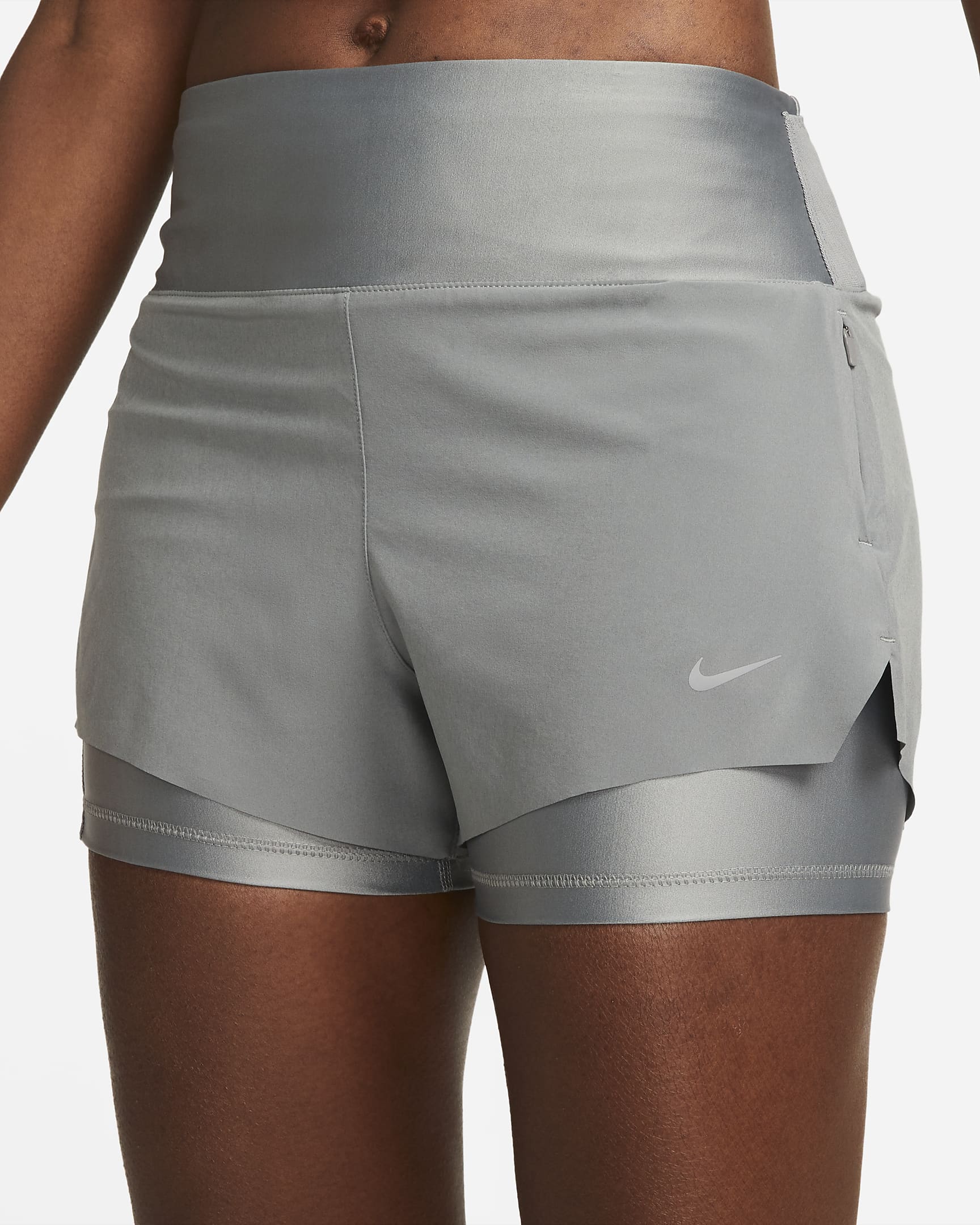 Calções de running 2 em 1 de 8 cm com bolsos e cintura normal Nike Dri-FIT Swift para mulher - Cinzento Smoke