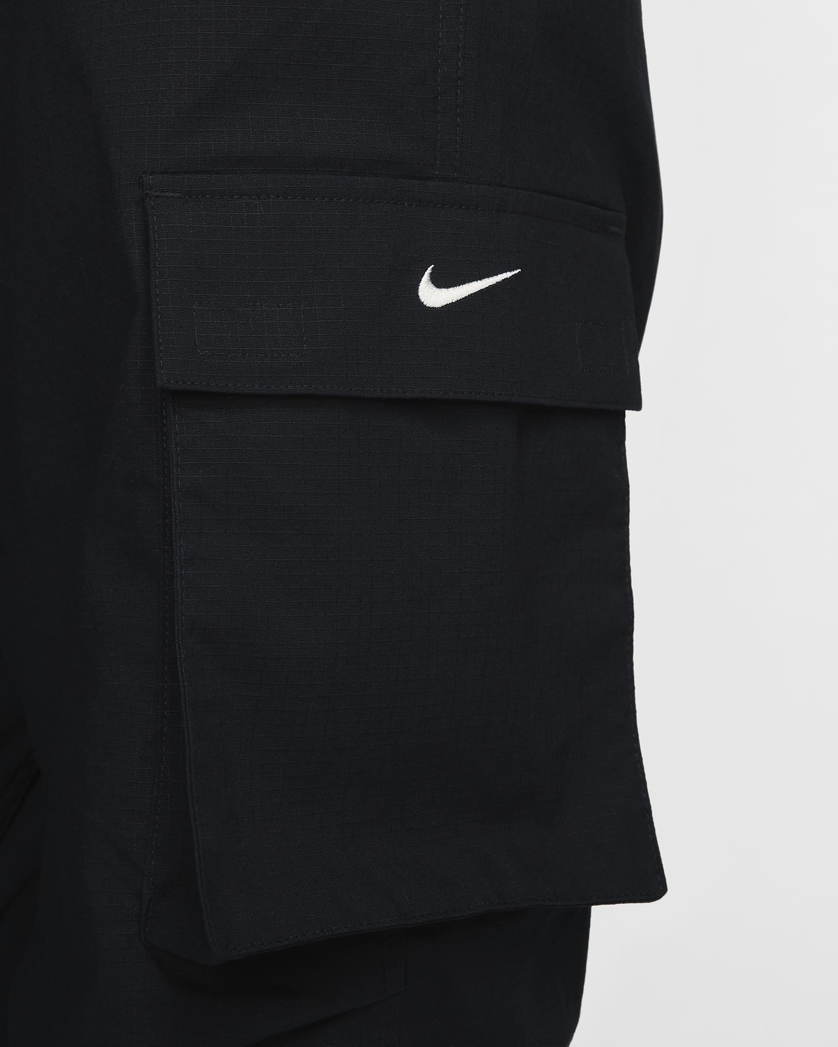 Nike Sportswear középmagas derekú, túlméretezett női cargo nadrág - Fekete/Sail