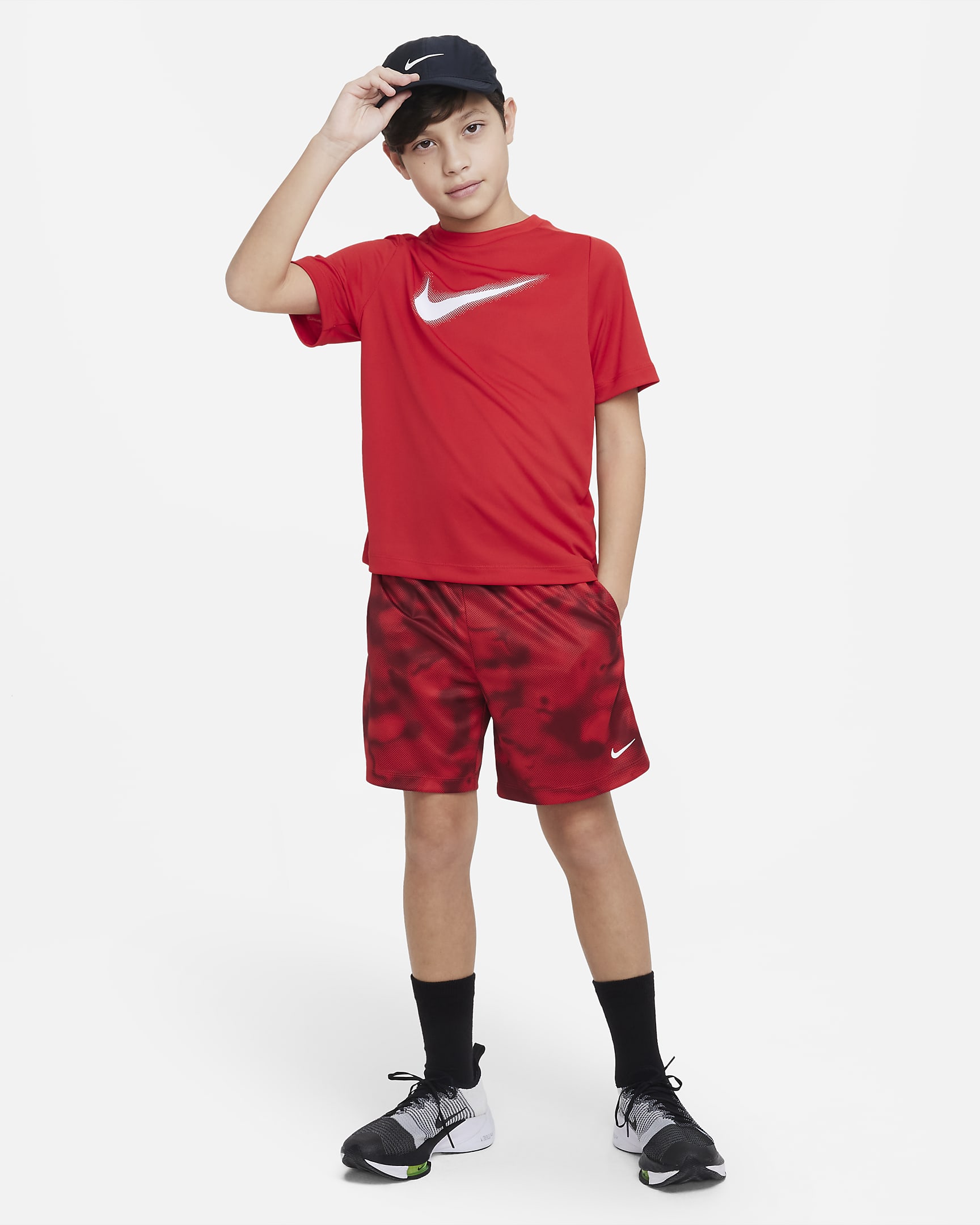 Nike Multi Dri-FIT Trainingsoberteil mit Grafik für ältere Kinder (Jungen) - University Red/Weiß