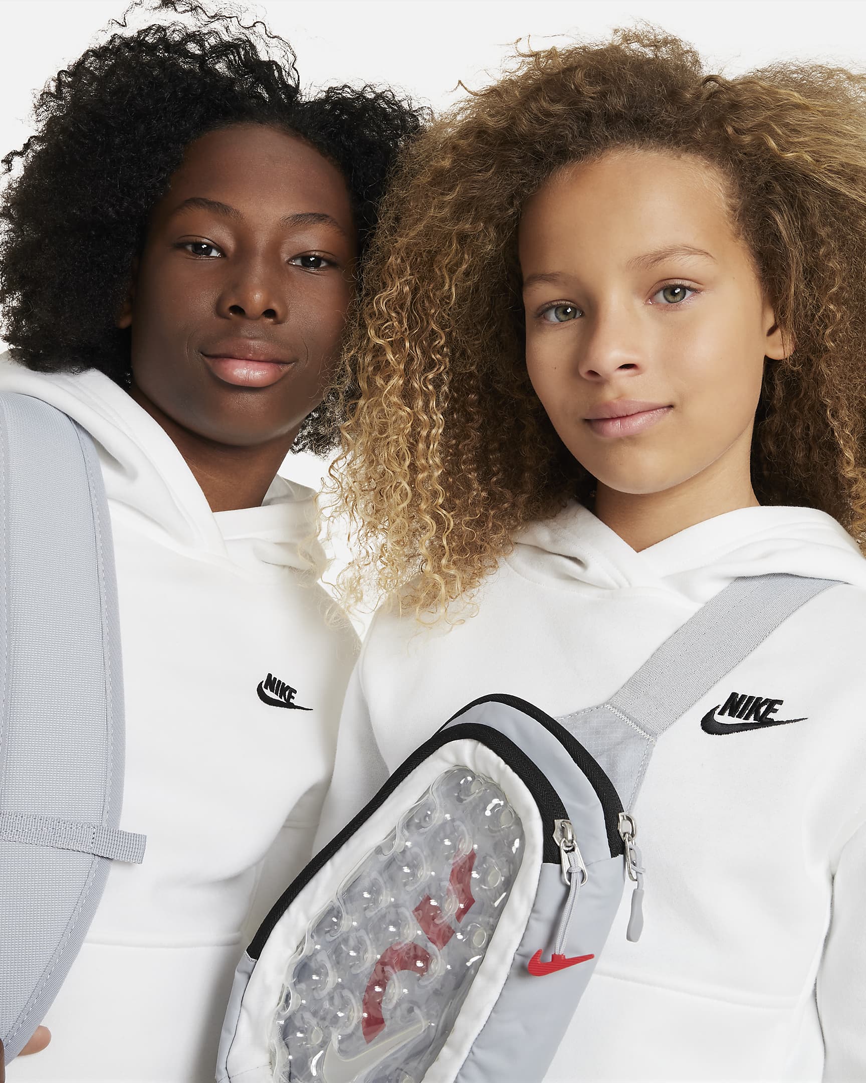 Nike Sportswear Club fleece-hettegenser til store barn - Hvit/Svart