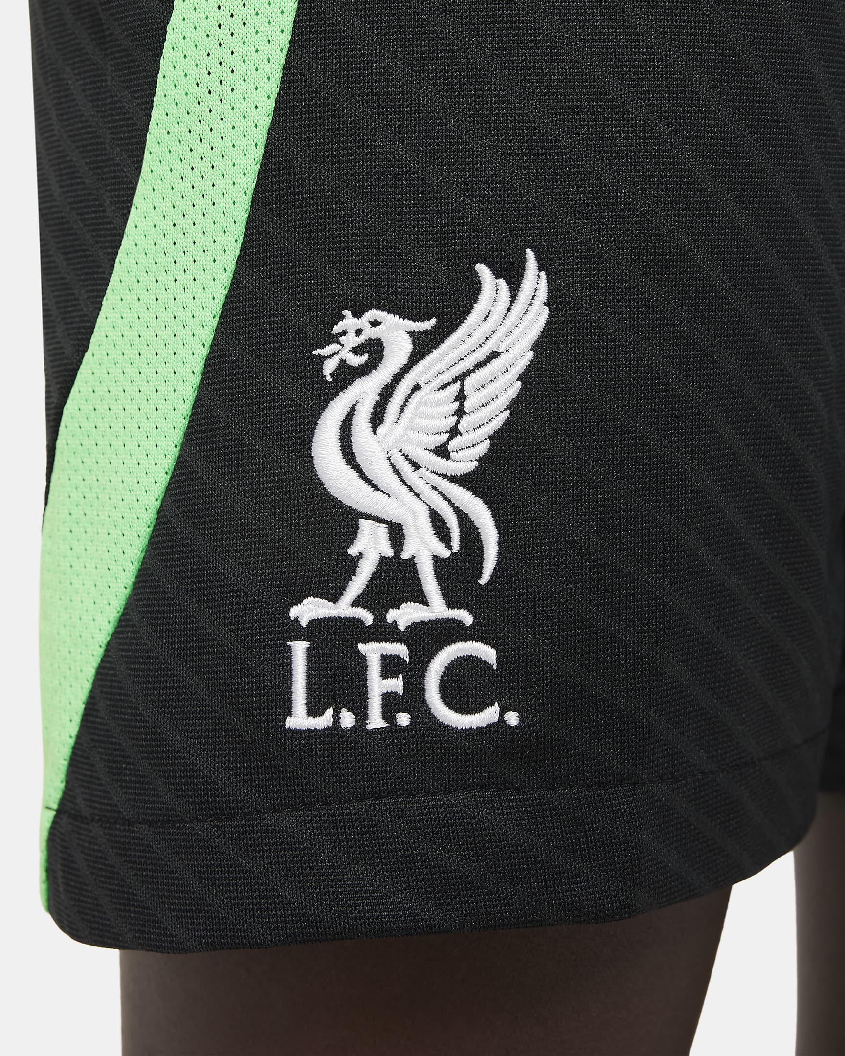 Liverpool F.C. Strike Older Kids' Nike Dri-FIT Knit Football Shorts. Nike CA