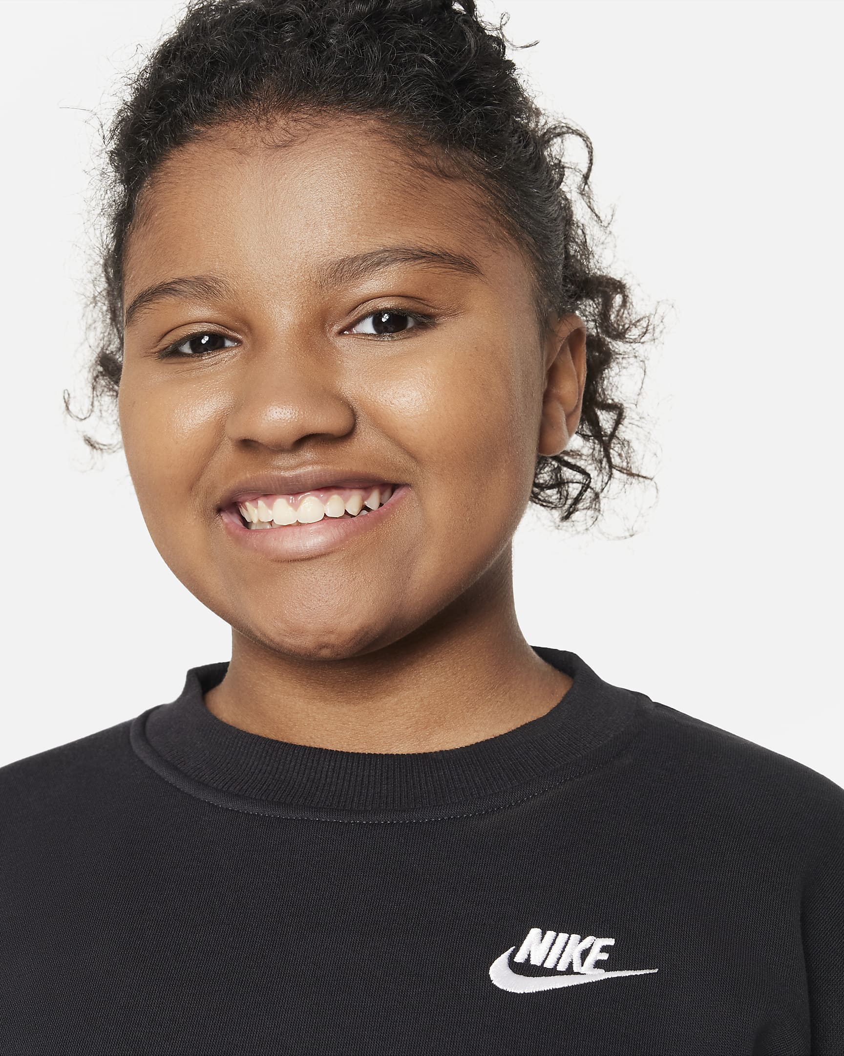 Nike Sportswear Club Fleece extragroßes Sweatshirt für ältere Kinder (Mädchen) (erweiterte Größe) - Schwarz/Weiß