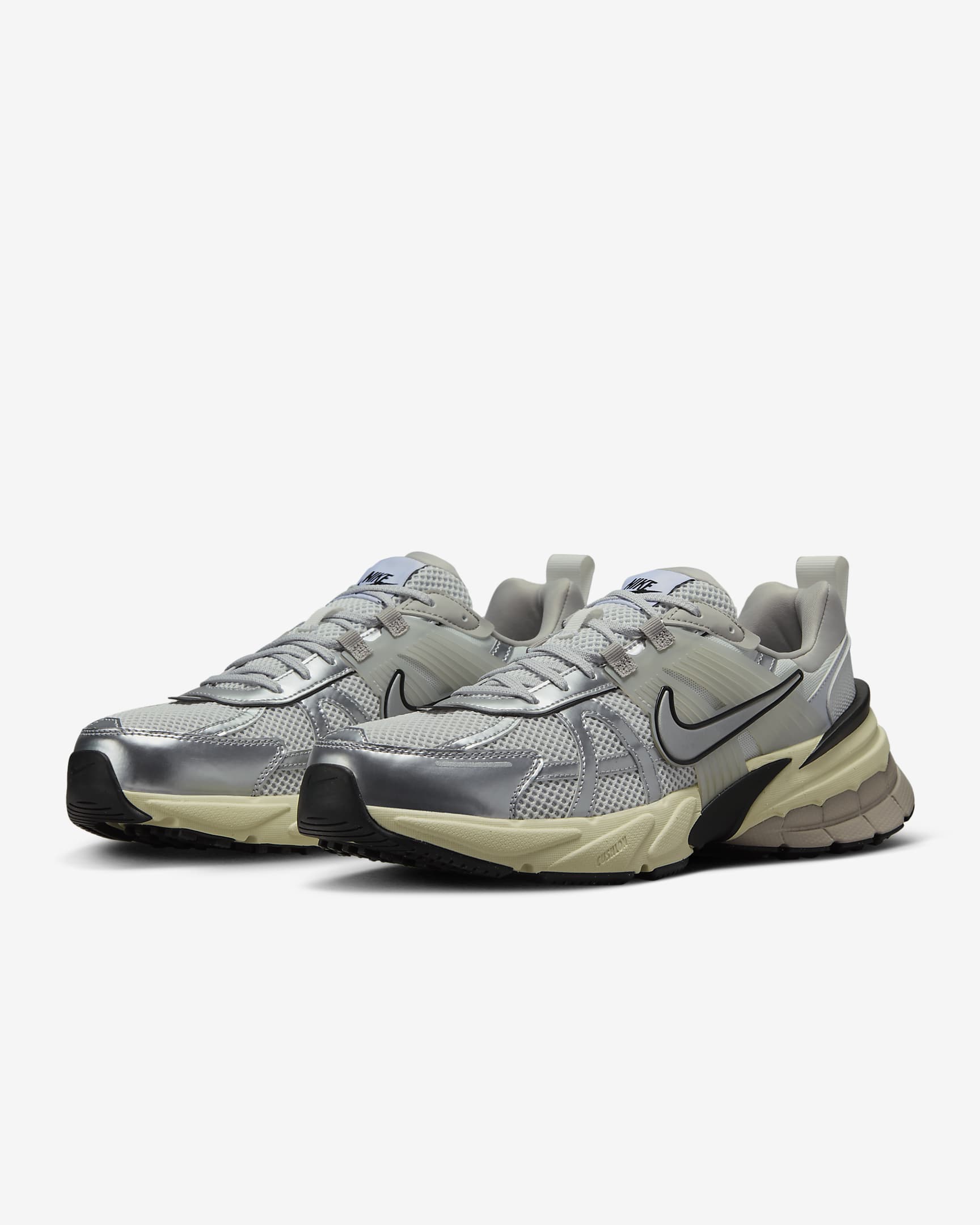 Tenis para hombre Nike V2K Run - Blanco cumbre/Platino puro/Mena de hierro claro/Plata metalizado