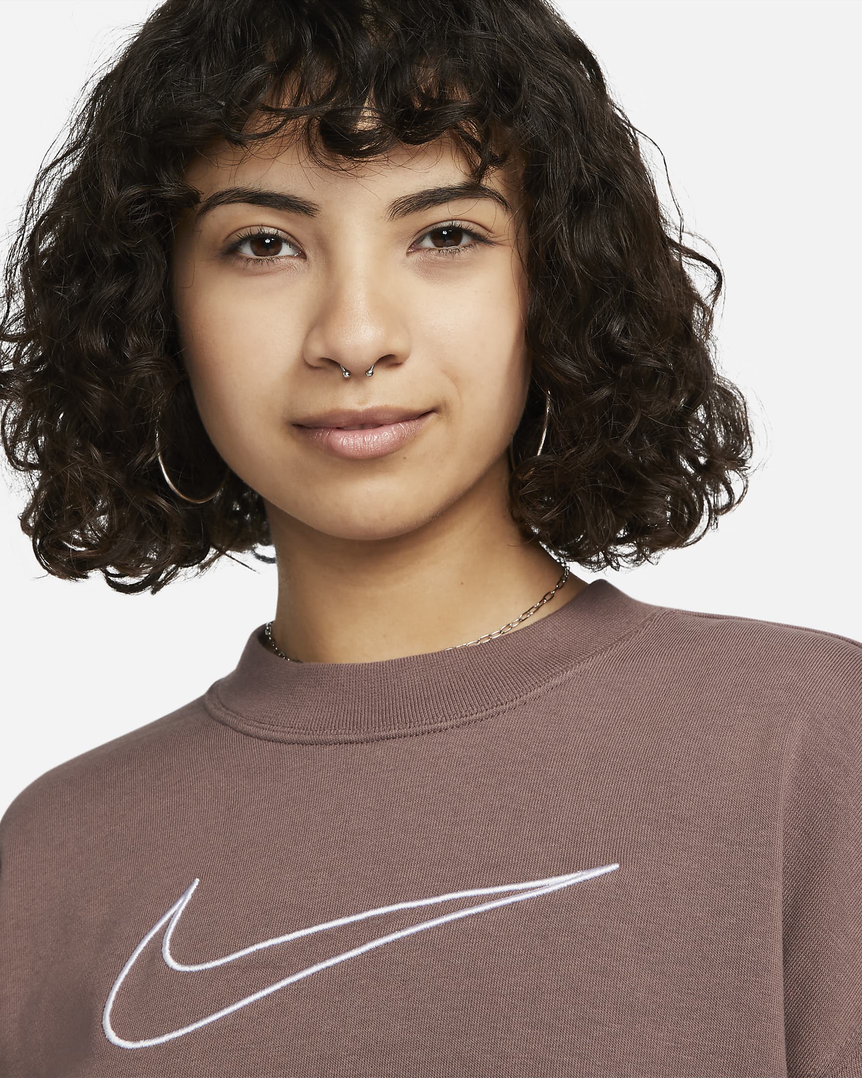 Sudadera de cuello redondo con gráfico para mujer Nike Dri-FIT Get Fit - Eclipse ciruela/Blanco