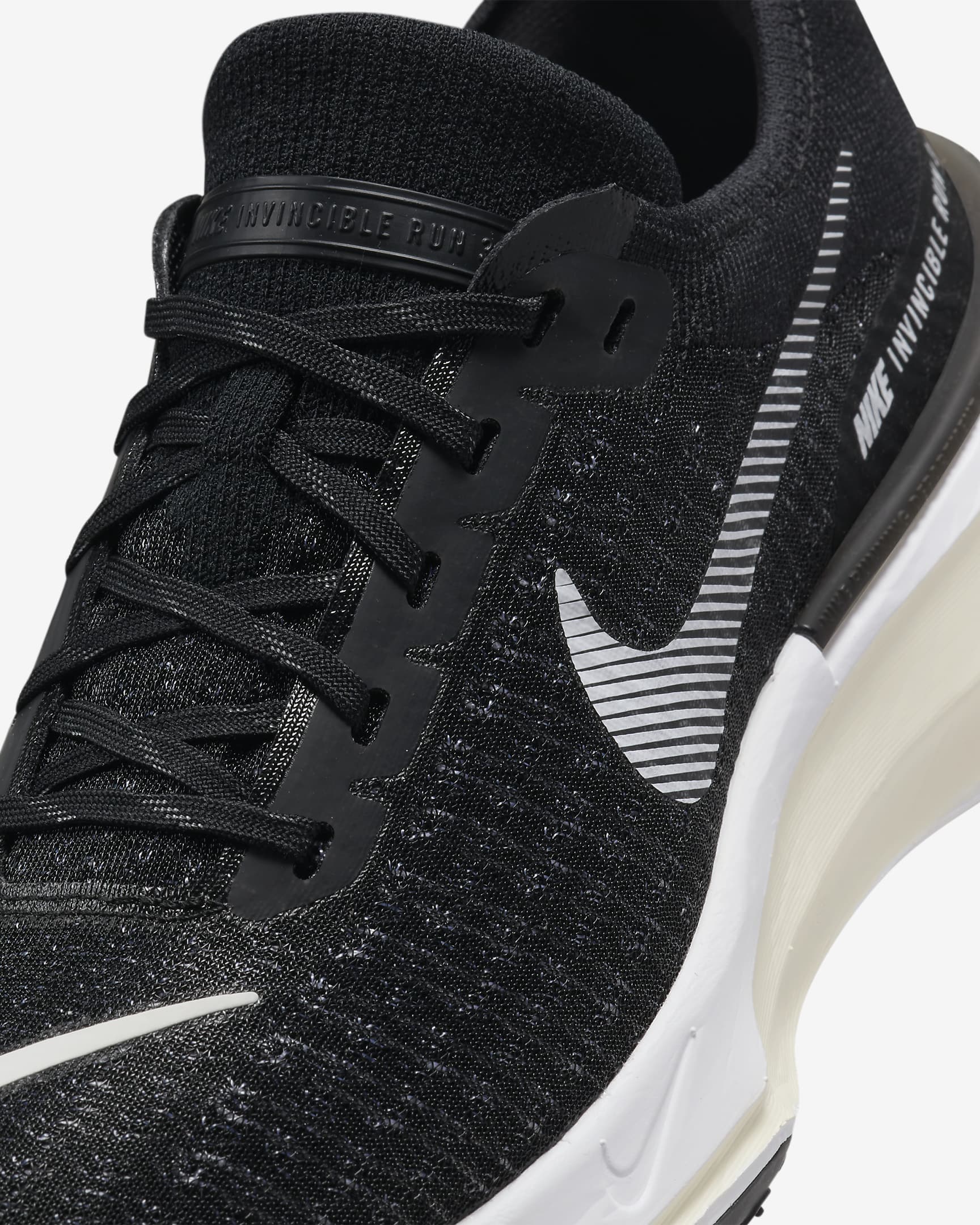 Tenis de correr en pavimento para mujer Nike Invincible 3 - Negro/Gris oscuro/Blanco/Blanco