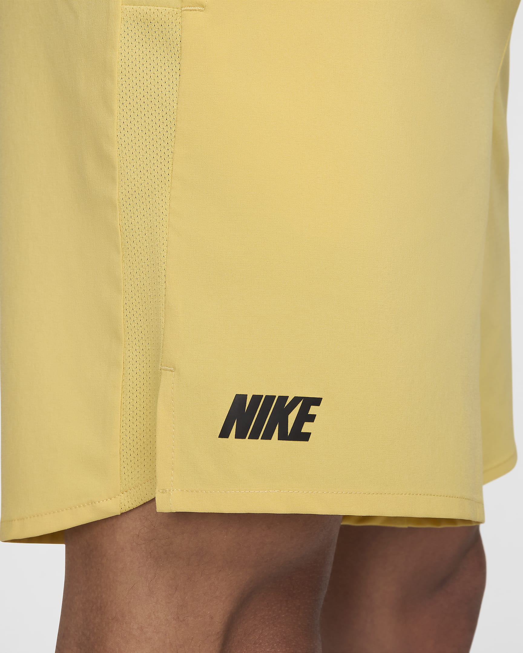 Nike Challenger Men's 18cm (approx.) Brief-Lined Running Shorts - Saturn Gold