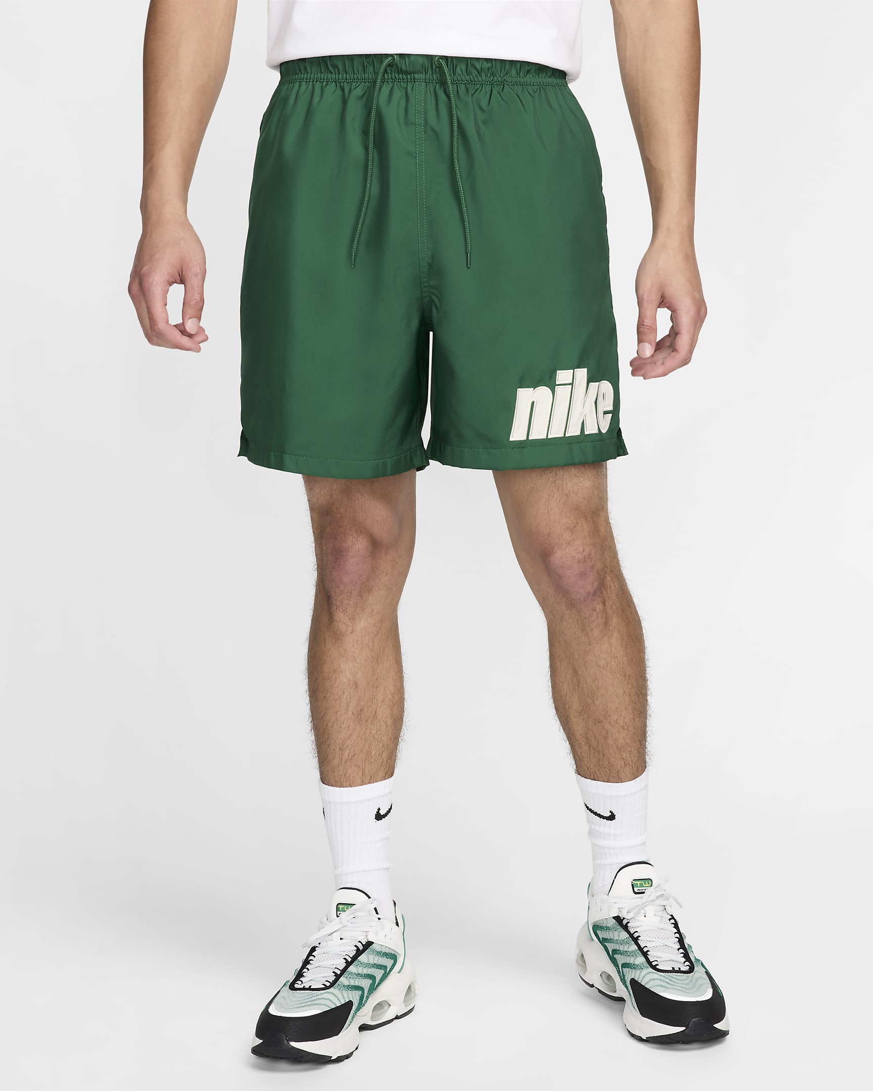 Nike Club Men's Flow Shorts - Gorge Green/Light Orewood Brown