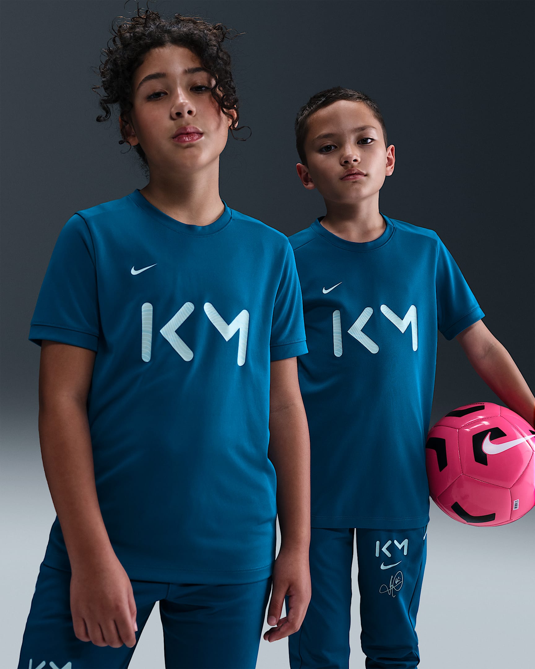 Kylian Mbappé Academy voetbalshirt met korte mouwen en Dri-FIT voor kids - Green Abyss/Green Abyss/Igloo/Light Dew
