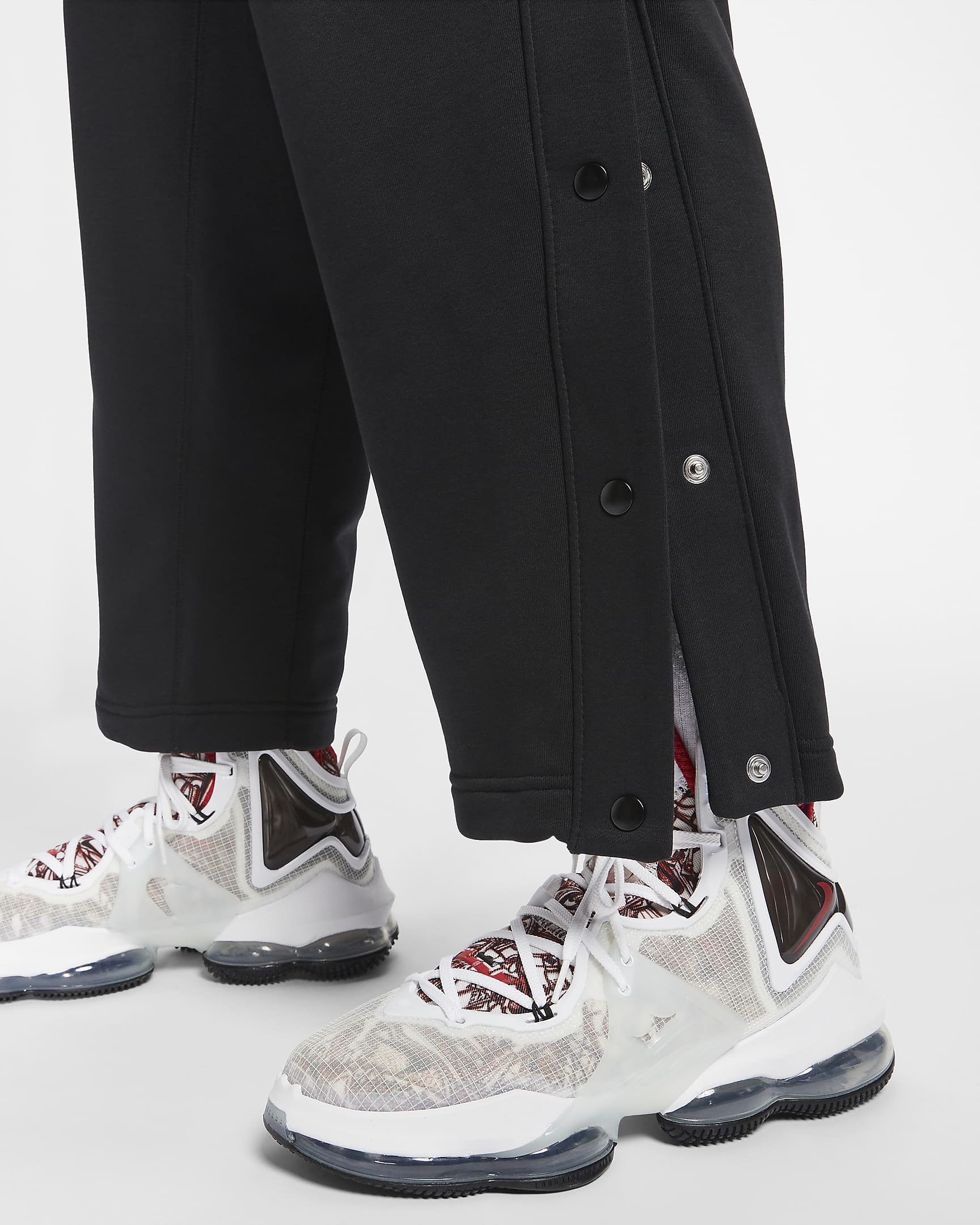 LeBron Men's ThermaFIT Standard Issue Basketball Trousers. Nike PH