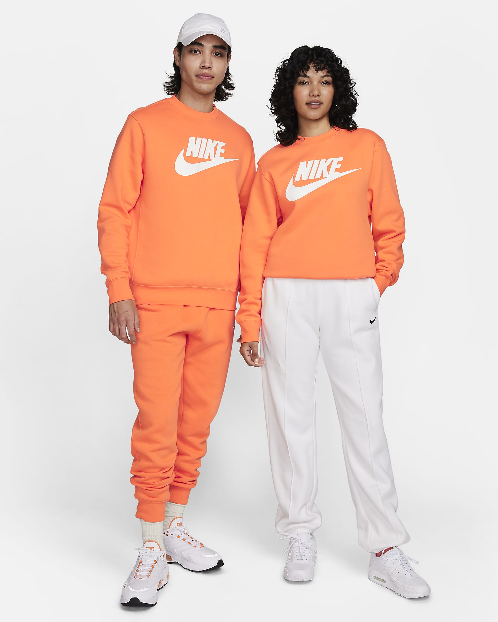 Nike Sportswear Club Fleece Men's Graphic Crew. Nike.com