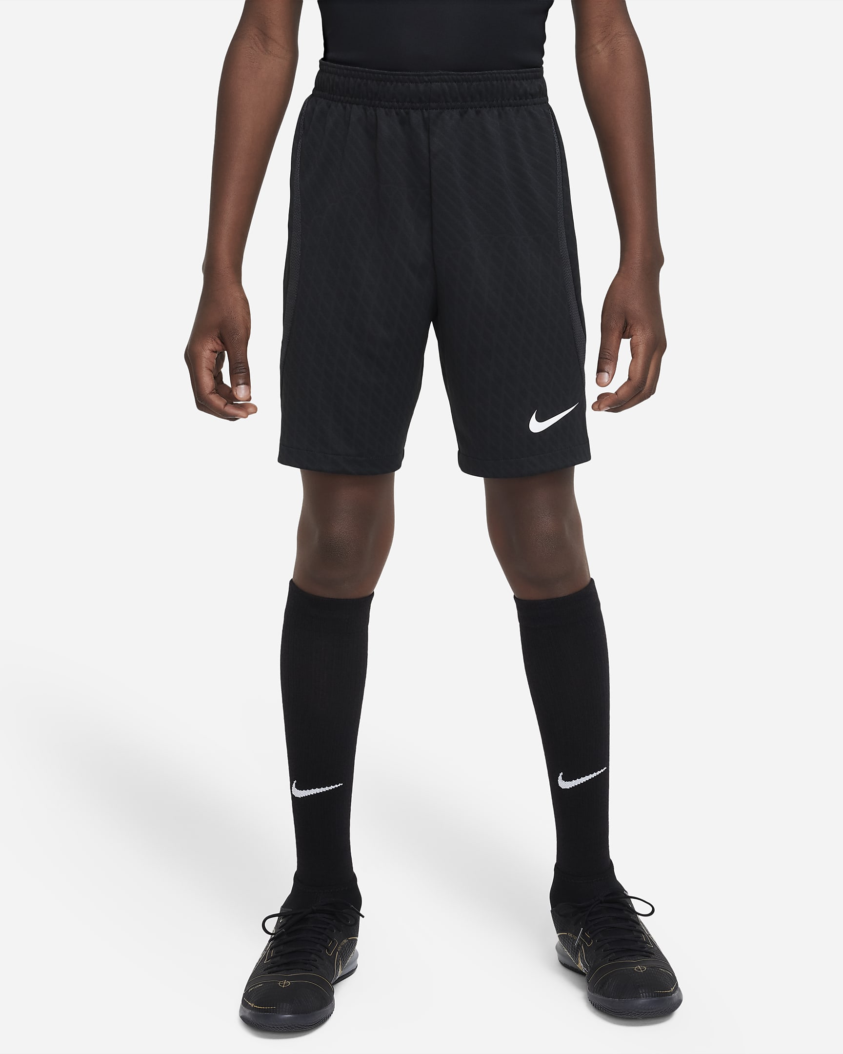 Nike Dri-FIT Strike Older Kids' Football Shorts. Nike UK