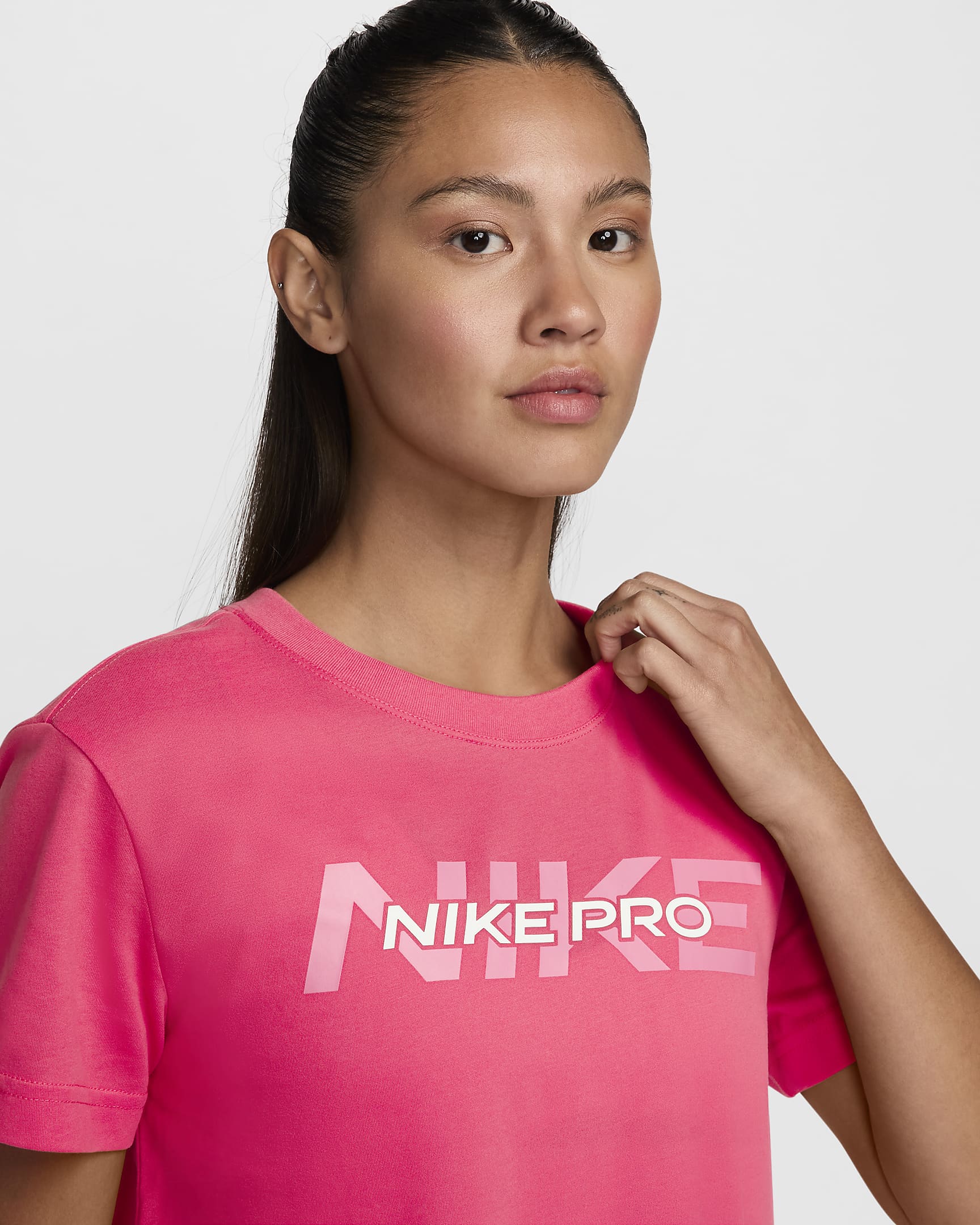 เสื้อยืดเอวลอยแขนสั้นผู้หญิง Nike Pro - Aster Pink