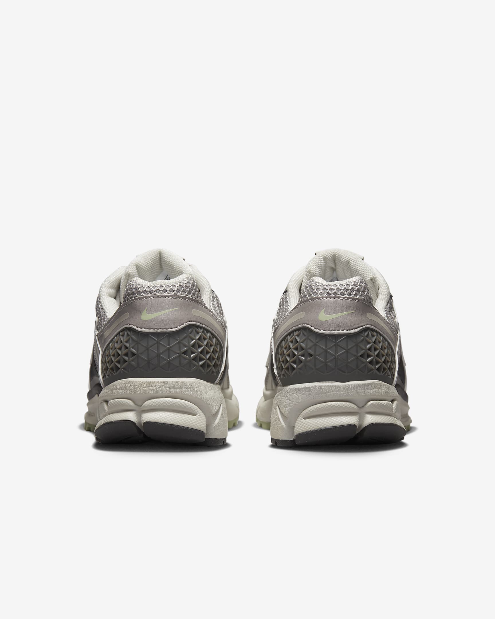 Nike Zoom Vomero 5 Women's Shoes - Cobblestone/Light Bone/Medium Ash/Light Bone