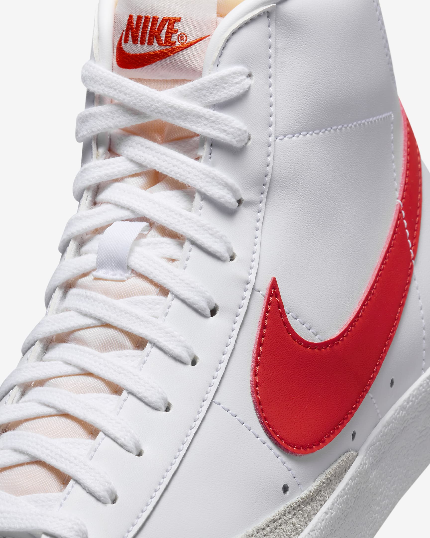 รองเท้าผู้ชาย Nike Blazer Mid '77 Vintage - ขาว/Summit White/Picante Red