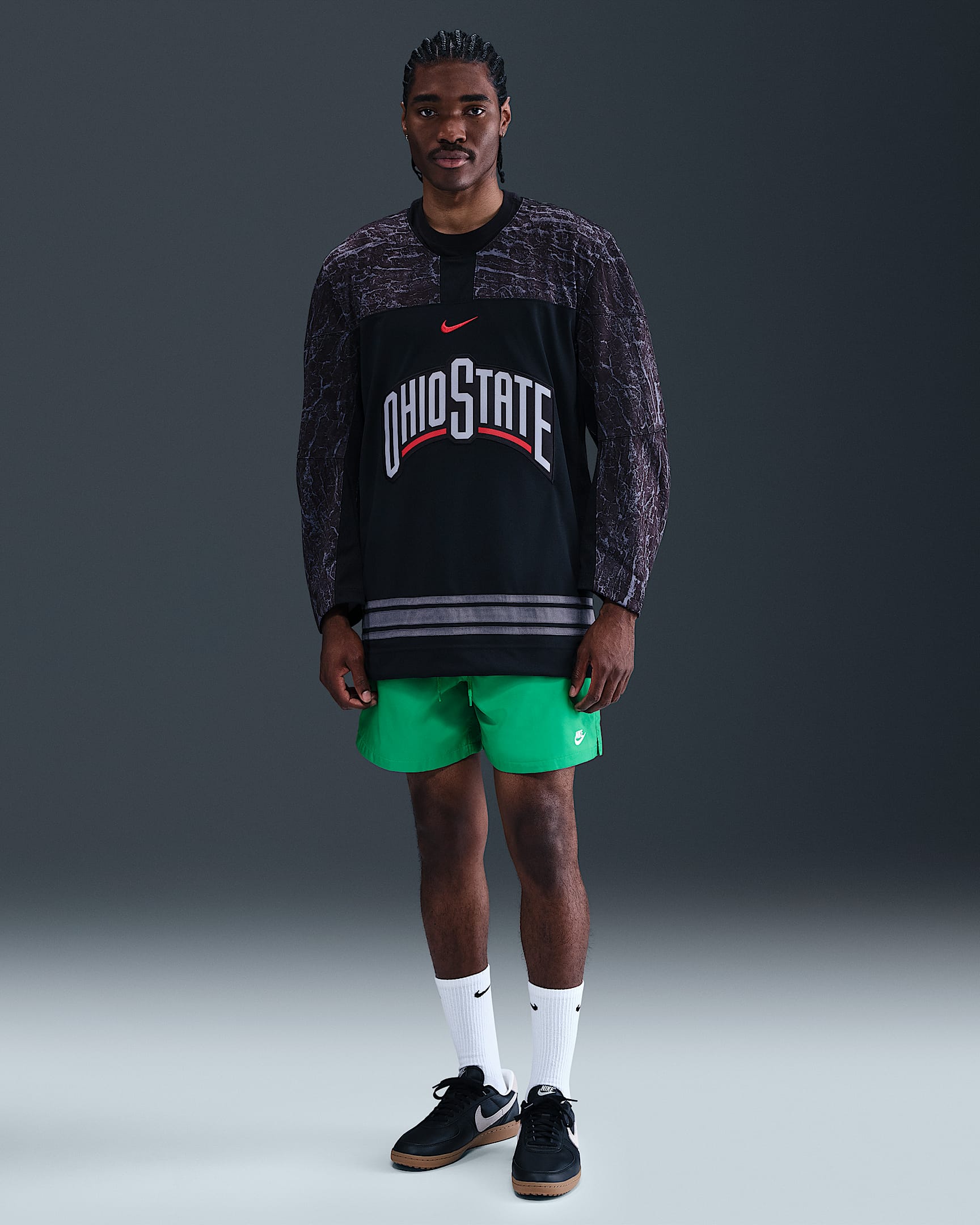 Nike Club Men's Woven Flow Shorts - Stadium Green/White