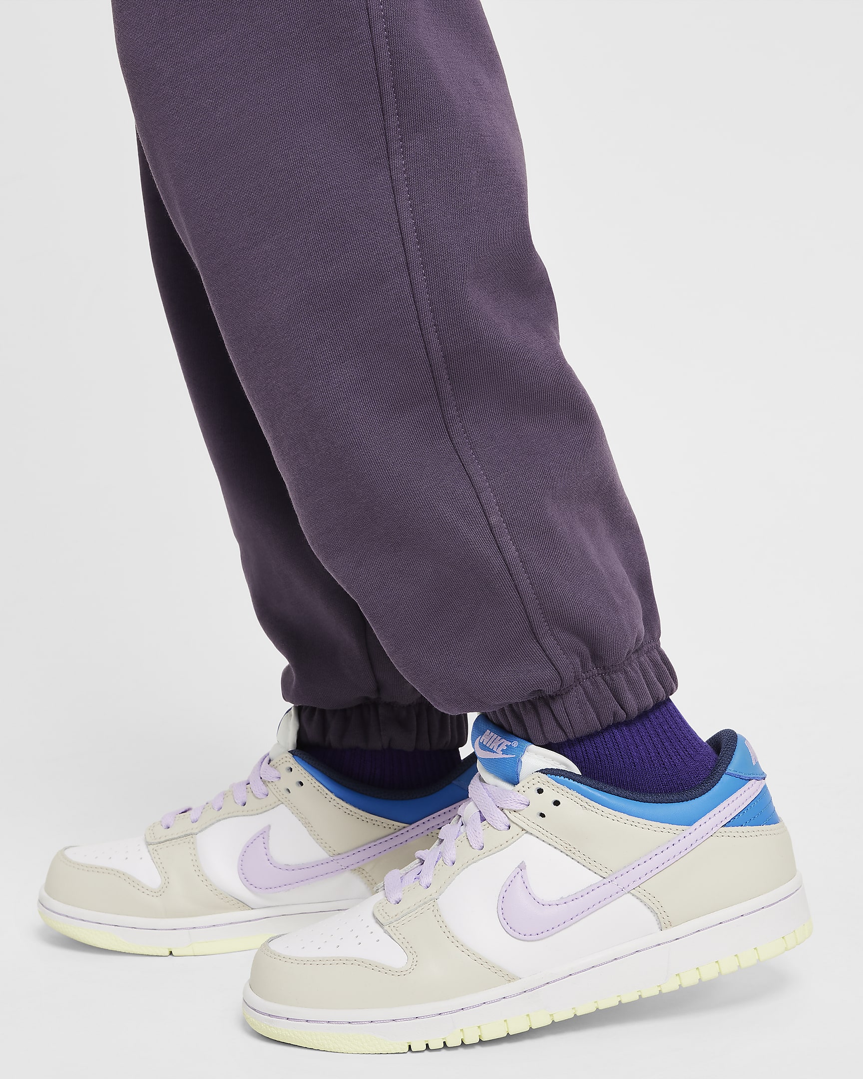 Nike Sportswear Club Fleece Older Kids' Loose Trousers - Dark Raisin/Dark Raisin/White