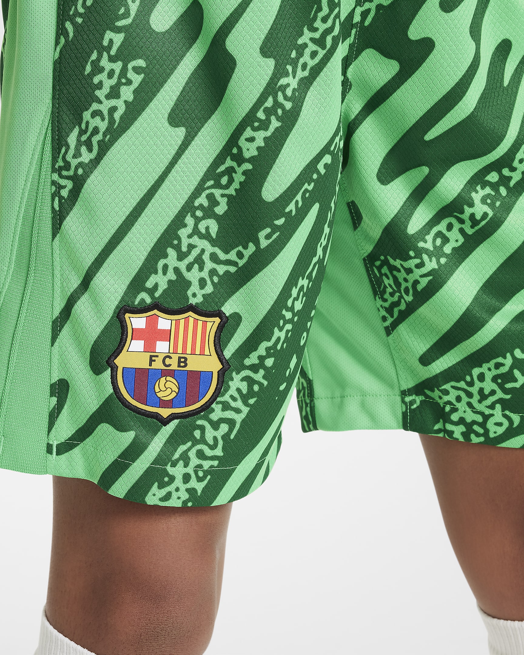 F.C. Barcelona 2024/25 Stadium Goalkeeper Older Kids' Nike Dri-FIT Football Replica Shorts - Green Spark/Pine Green/White