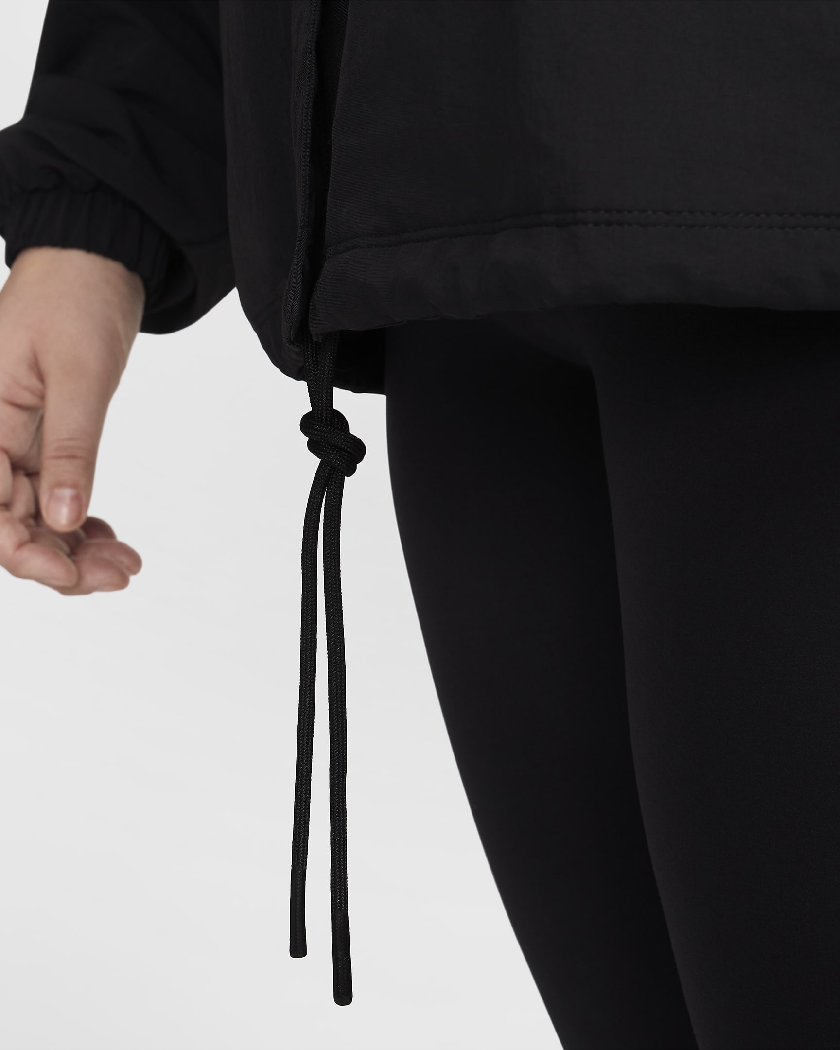 Nike Sportswear Essential oversized geweven coachjack met uv-bescherming voor dames (Plus Size) - Zwart/Wit