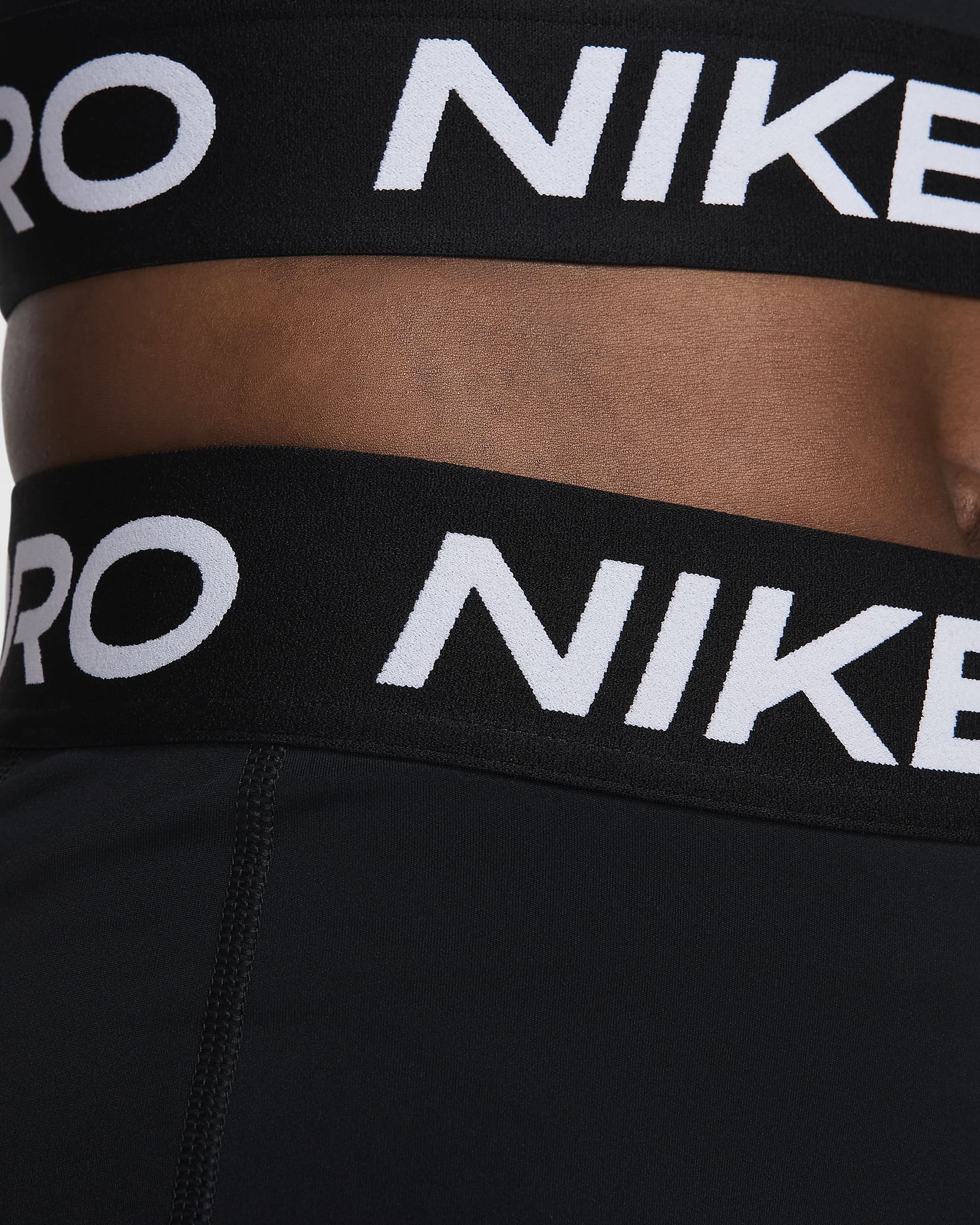 Shorts de ciclismo de tiro medio de 8 cm para mujer Nike Pro Leak Protection: Period - Negro/Blanco