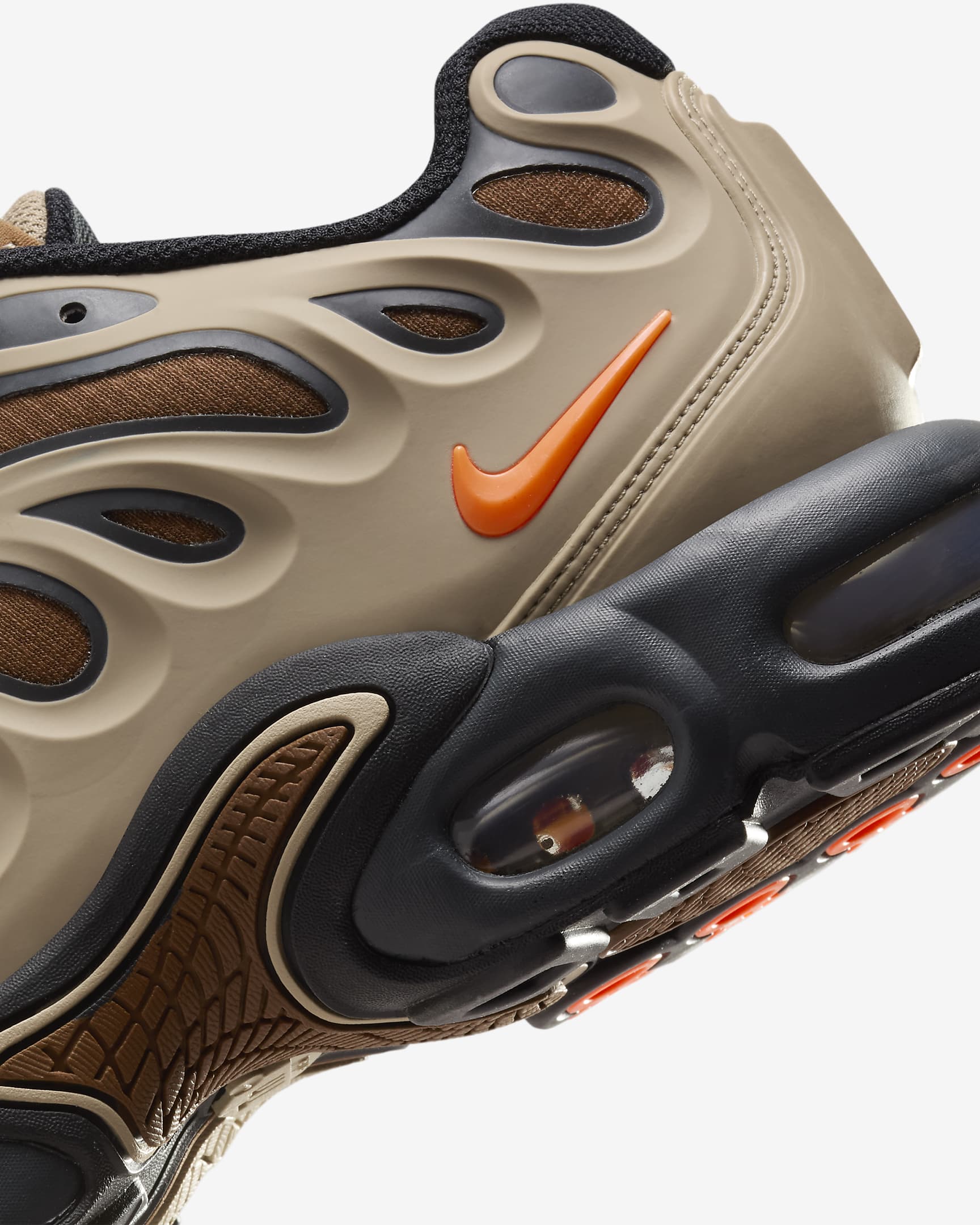 Nike Air Max Plus Drift Winterfester Schuh (Herren) - Khaki/Dark Smoke Grey/Sanddrift/Hyper Crimson