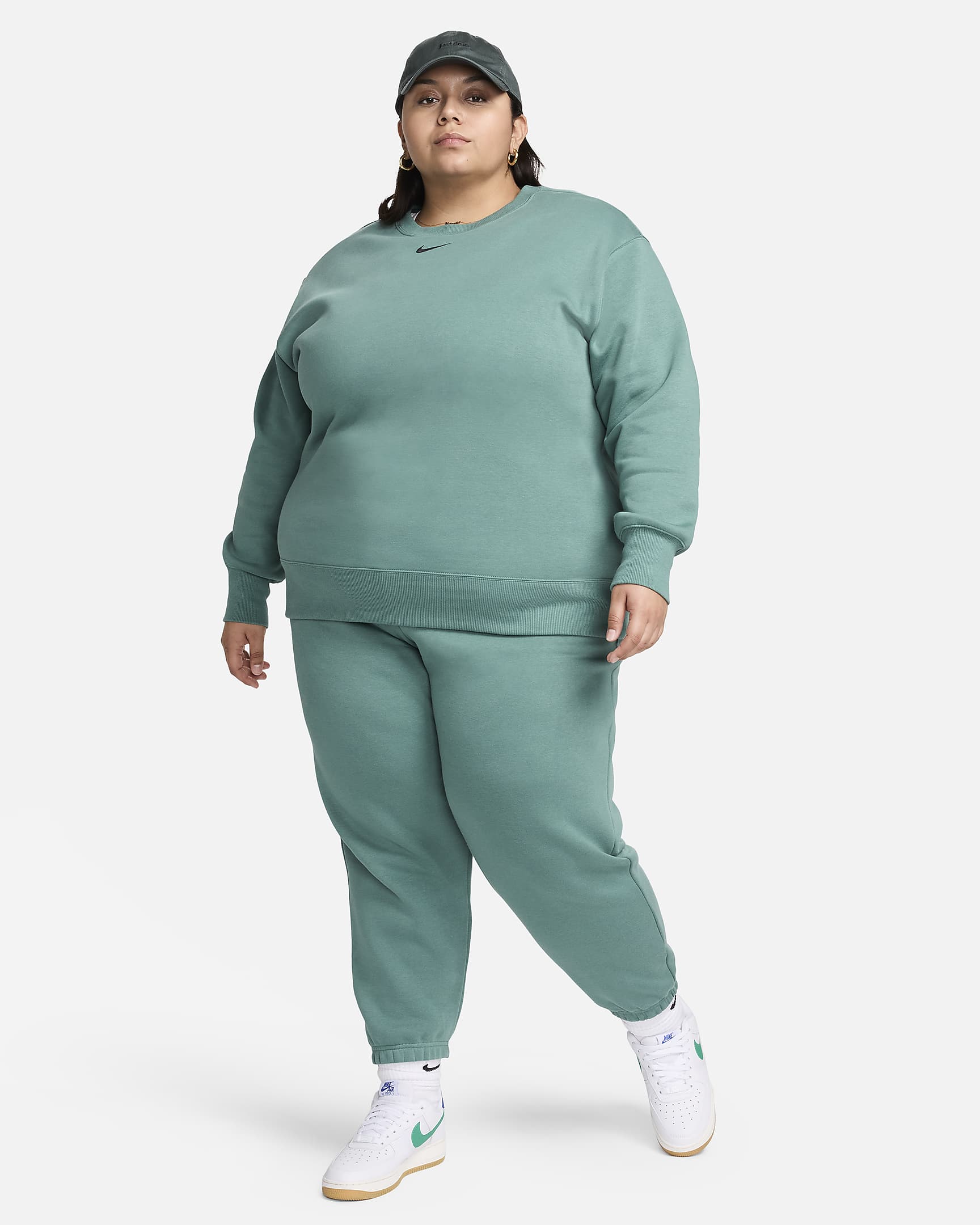 Overdimensionerede Nike Sportswear Phoenix Fleece-sweatpants med høj talje til kvinder (plus size) - Bicoastal/sort