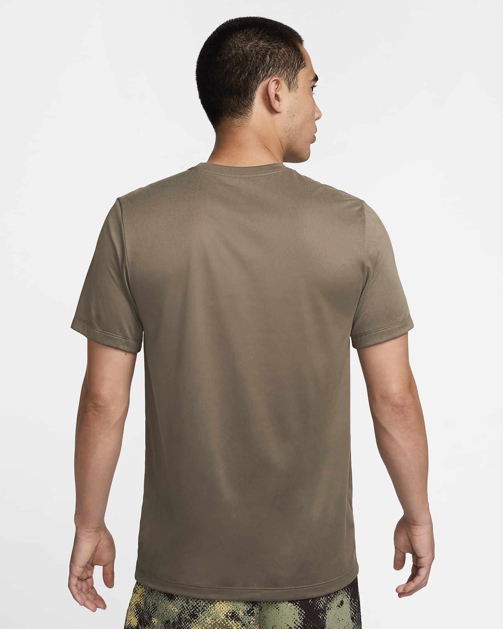 เสื้อยืดฟิตเนสผู้ชาย Dri-FIT Nike - Medium Olive