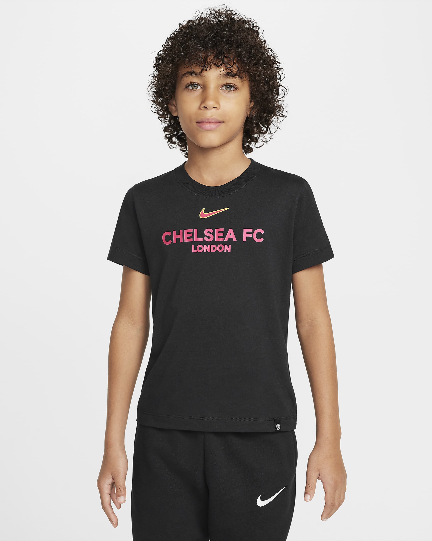 Chelsea F.C. Older Kids' Nike Football T-Shirt - Black