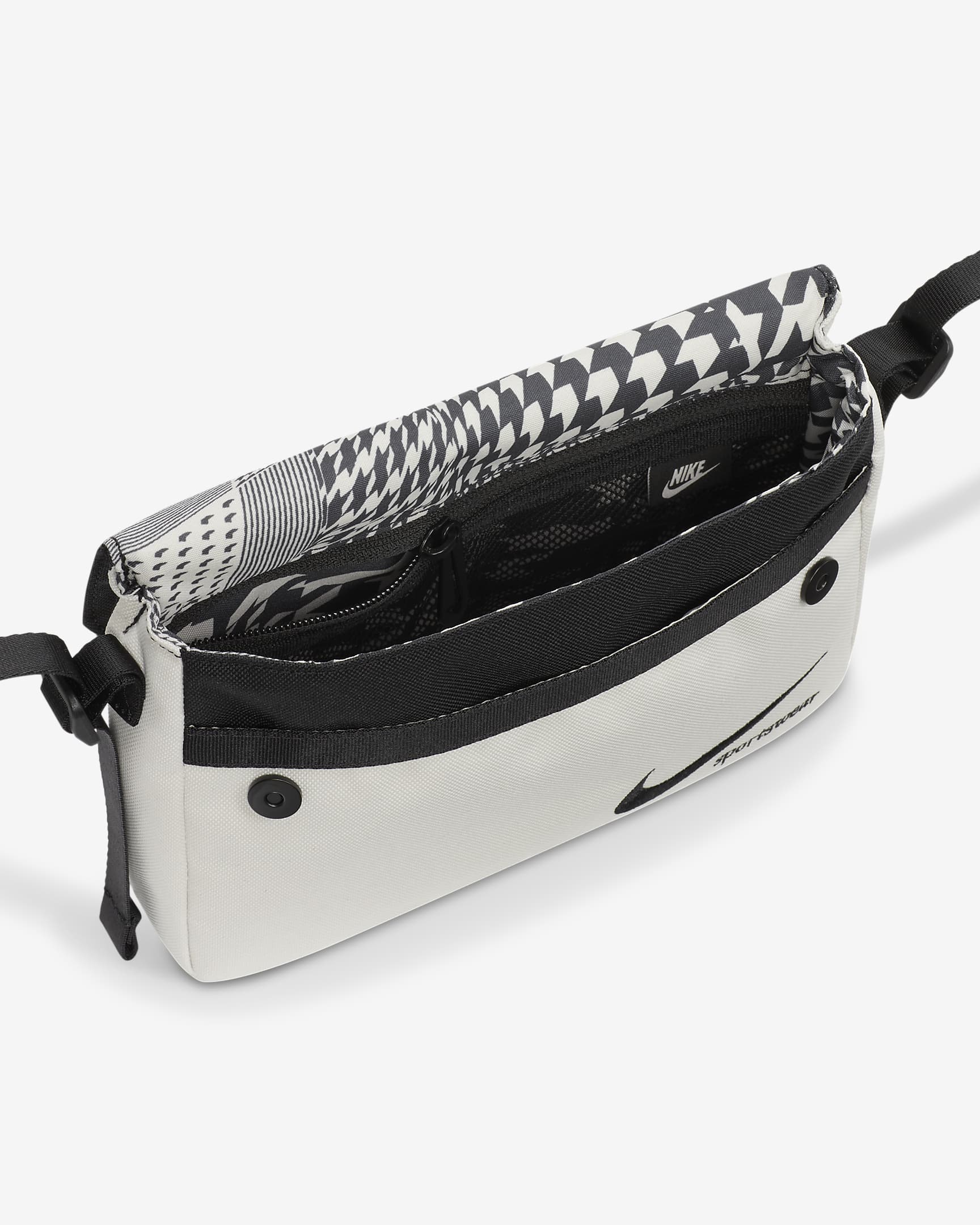 Nike Futura Cross-Body Bag (3L). Nike SK