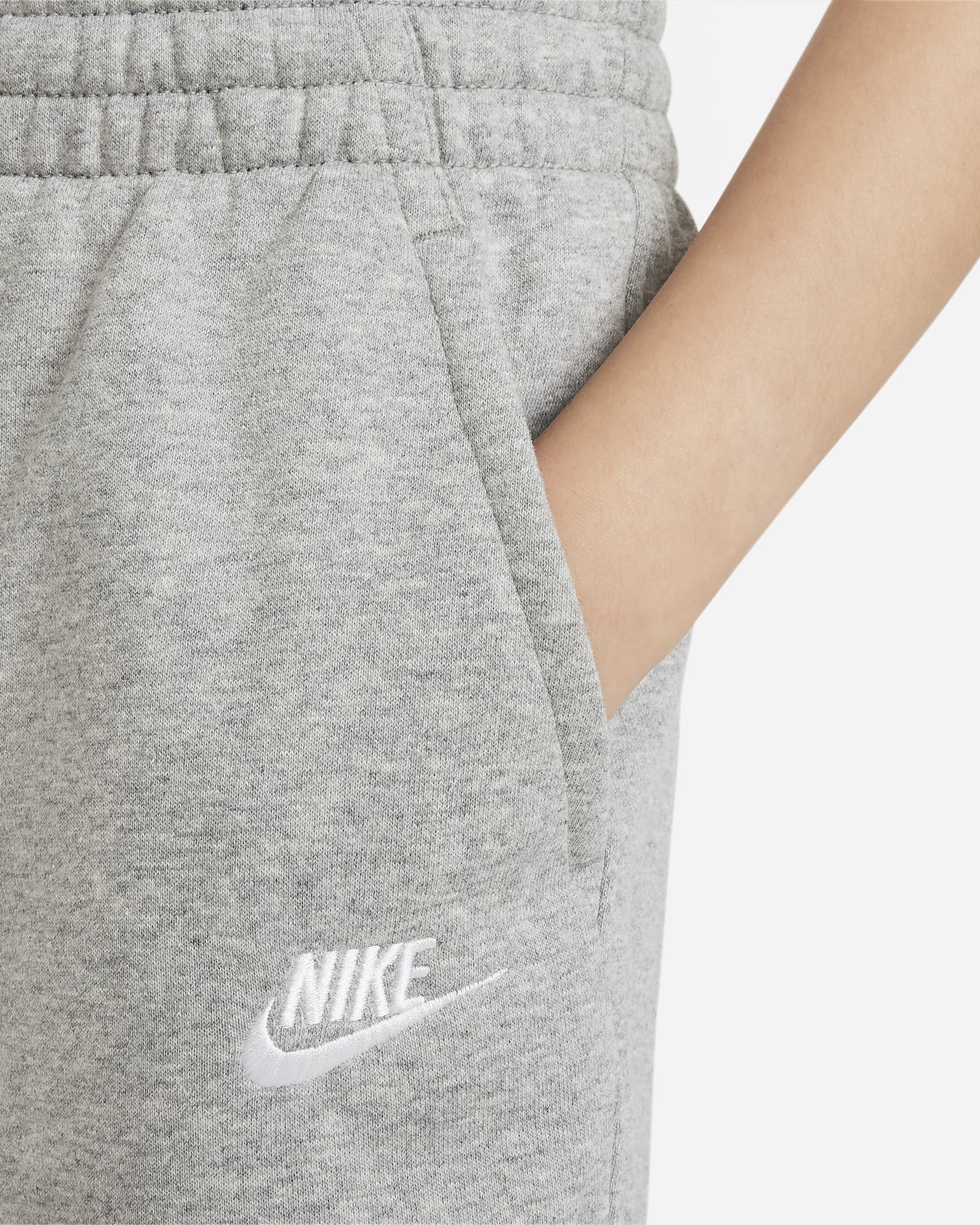 Nike Sportswear Club Fleece francia frottír rövidnadrág nagyobb gyerekeknek - Dark Grey Heather/Base Grey/Fehér