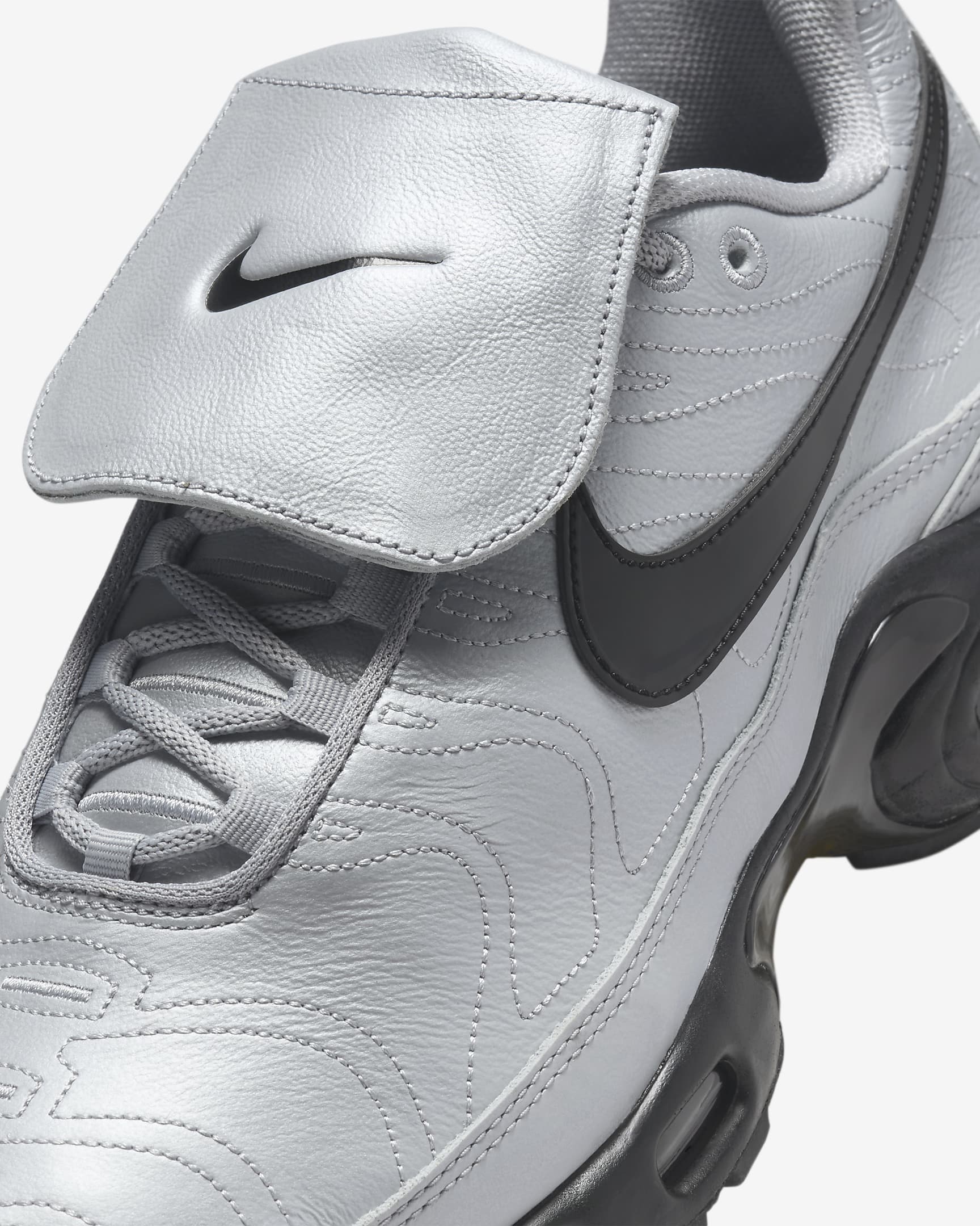 Nike Air Max Plus 男鞋 - Wolf Grey/Metallic Silver/黑色