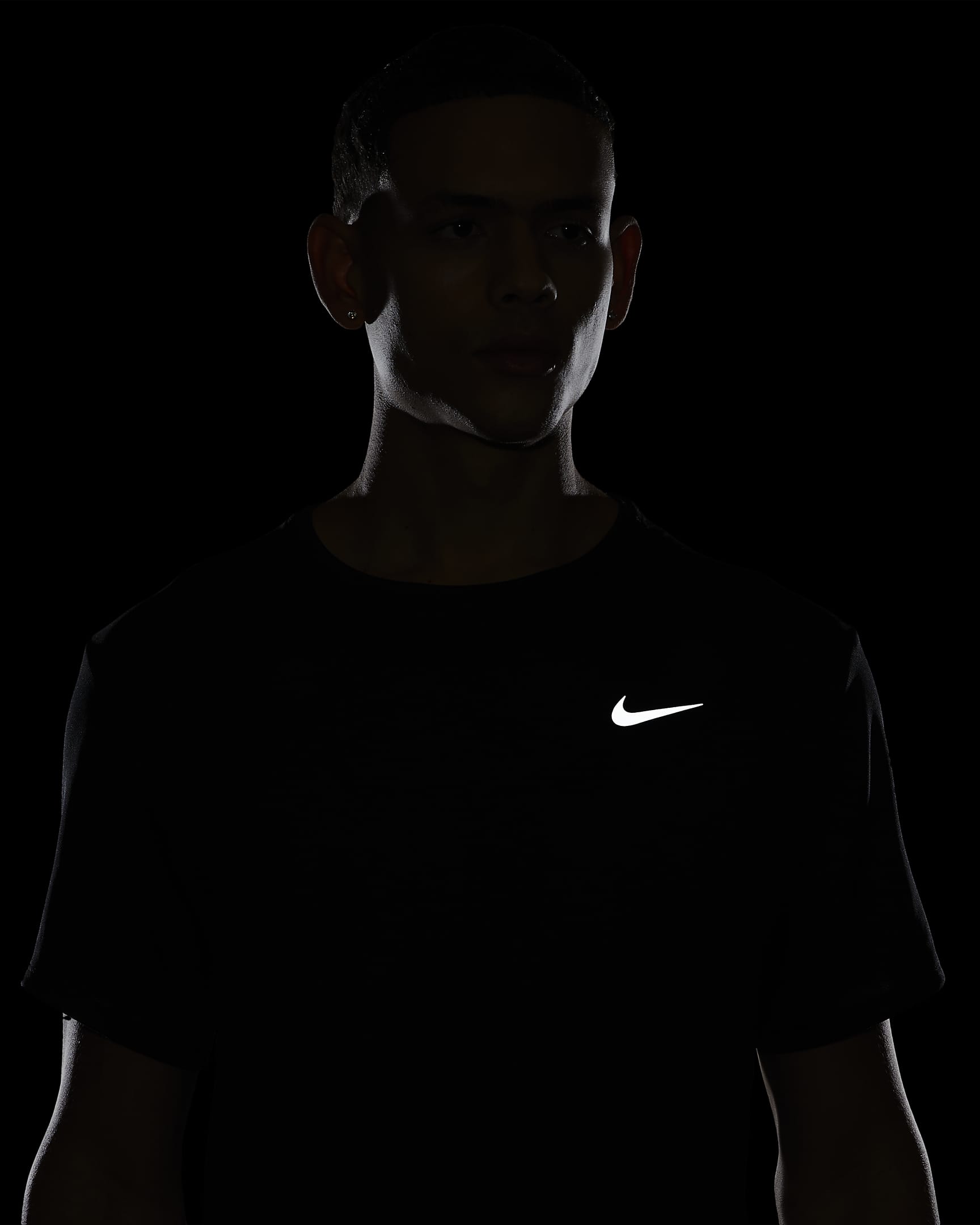 Nike Miler Dri-FIT UV kortermet løpeoverdel til herre - Svart