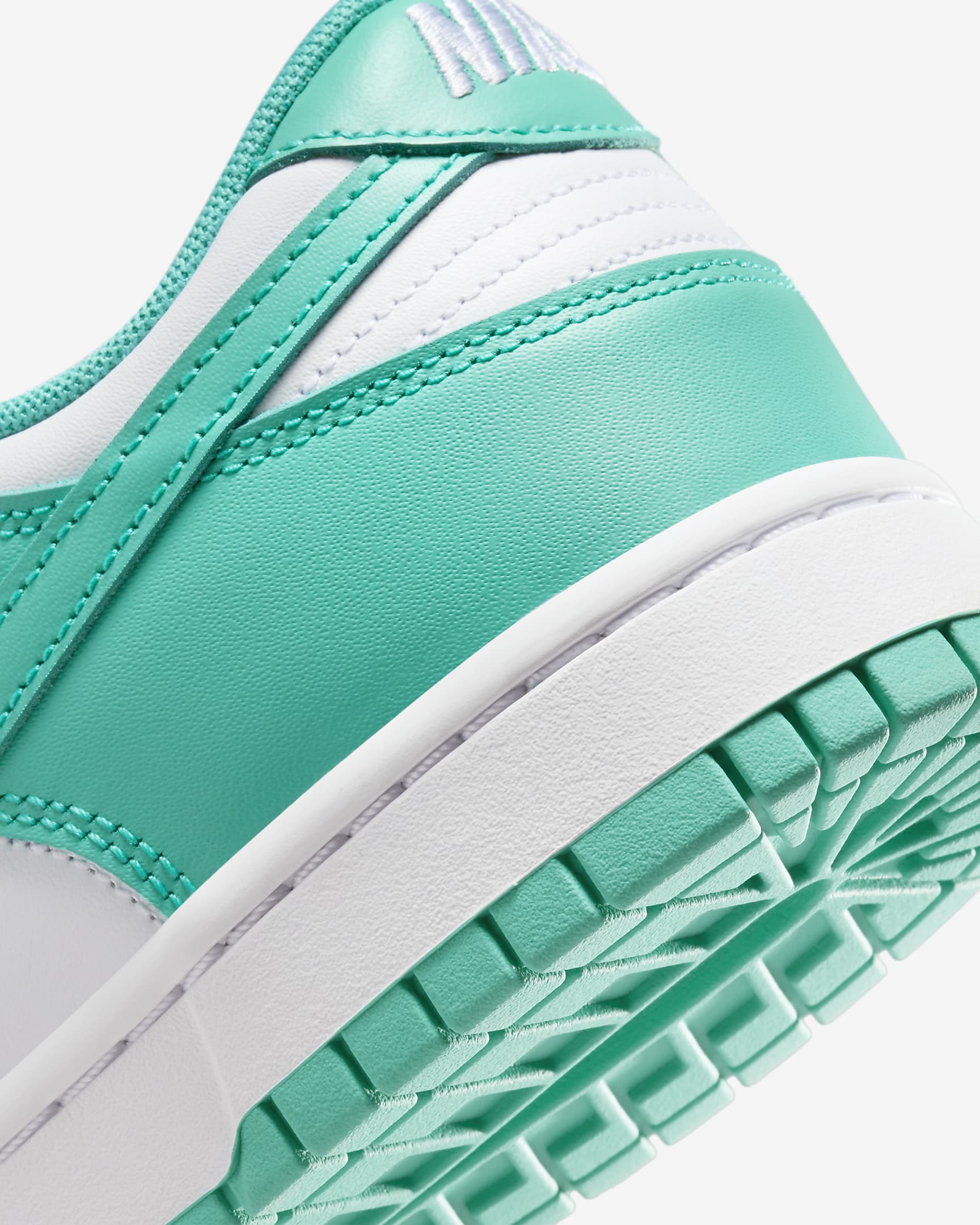 Nike Dunk Low Retro Men's Shoes. Nike BE