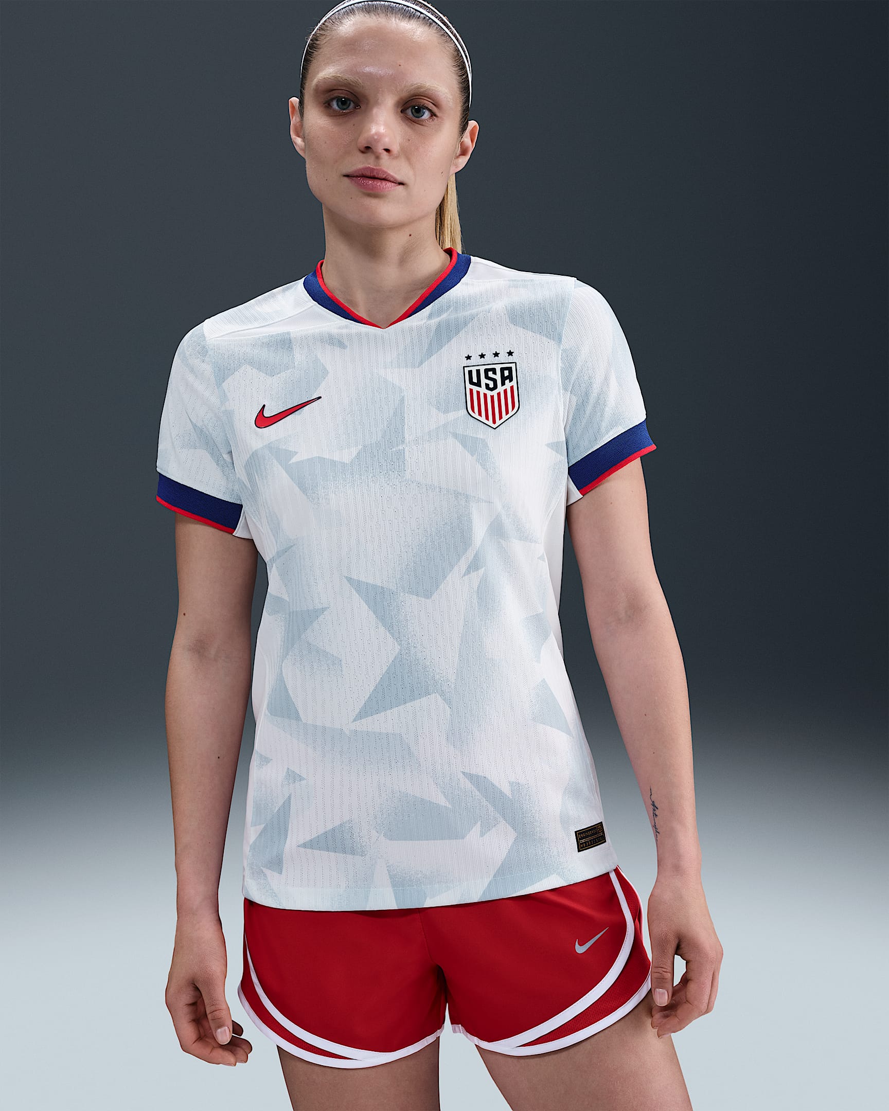 Jersey de futbol Nike Dri-FIT ADV Authentic de la selección nacional de futbol femenino de Estados Unidos (equipo femenino) local 2025 Match para mujer - Blanco/Azul enérgico/Rojo reto/Rojo reto