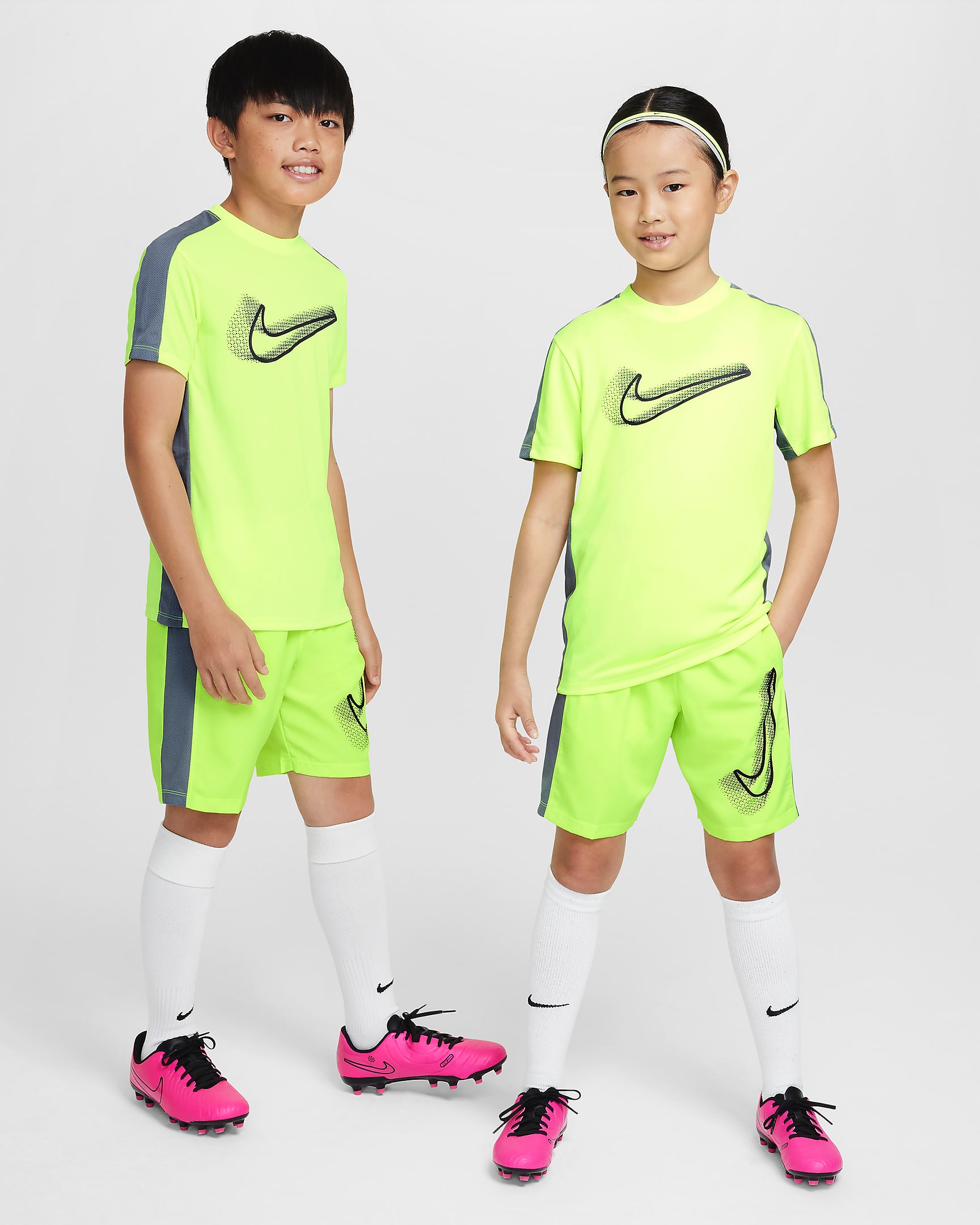 กางเกงฟุตบอลขาสั้นเด็กโต Nike Academy23 - Volt/Cool Grey/ดำ