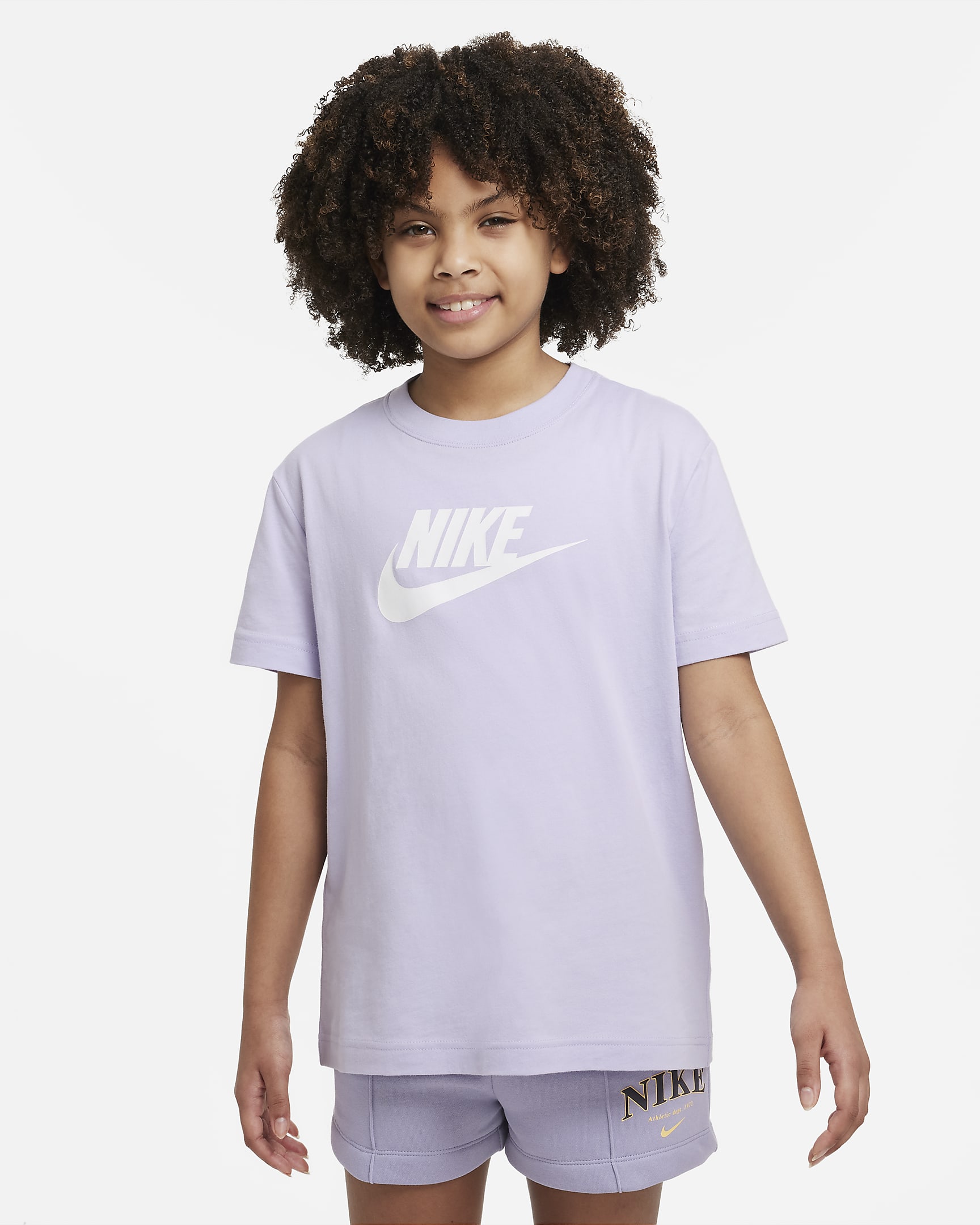 Nike Sportswear Older Kids' (Girls') T-Shirt. Nike VN