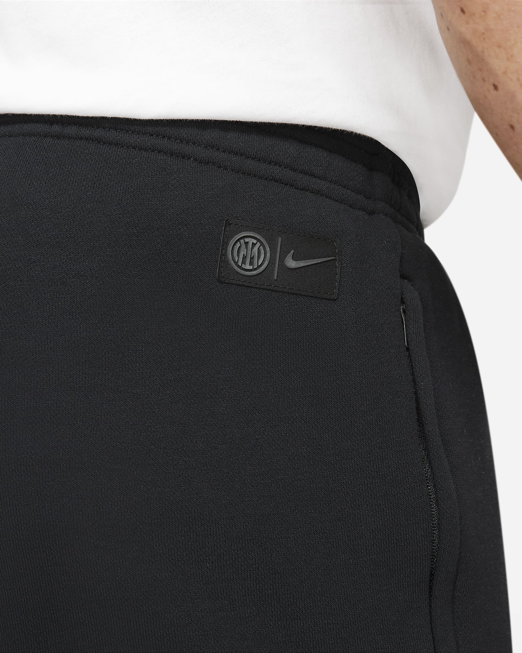 Inter Milan Men's French Terry Football Pants. Nike LU