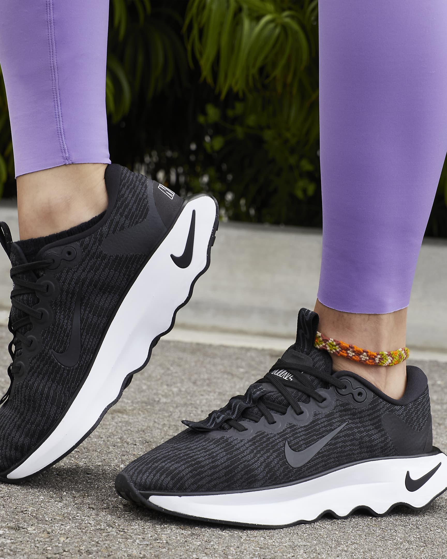 Tenis de caminata para mujer Nike Motiva - Negro/Antracita/Blanco/Negro