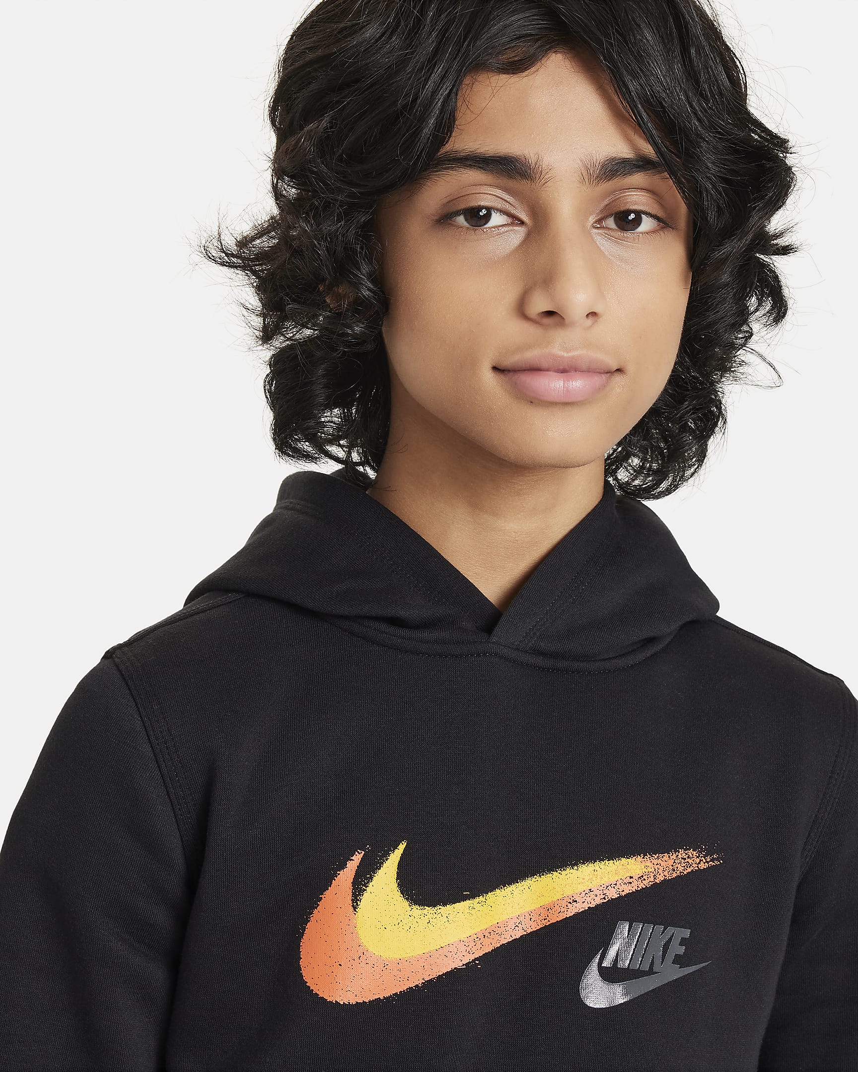 Nike Sportswear-pullover-hættetrøje i fleece med grafik til større børn (drenge) - sort