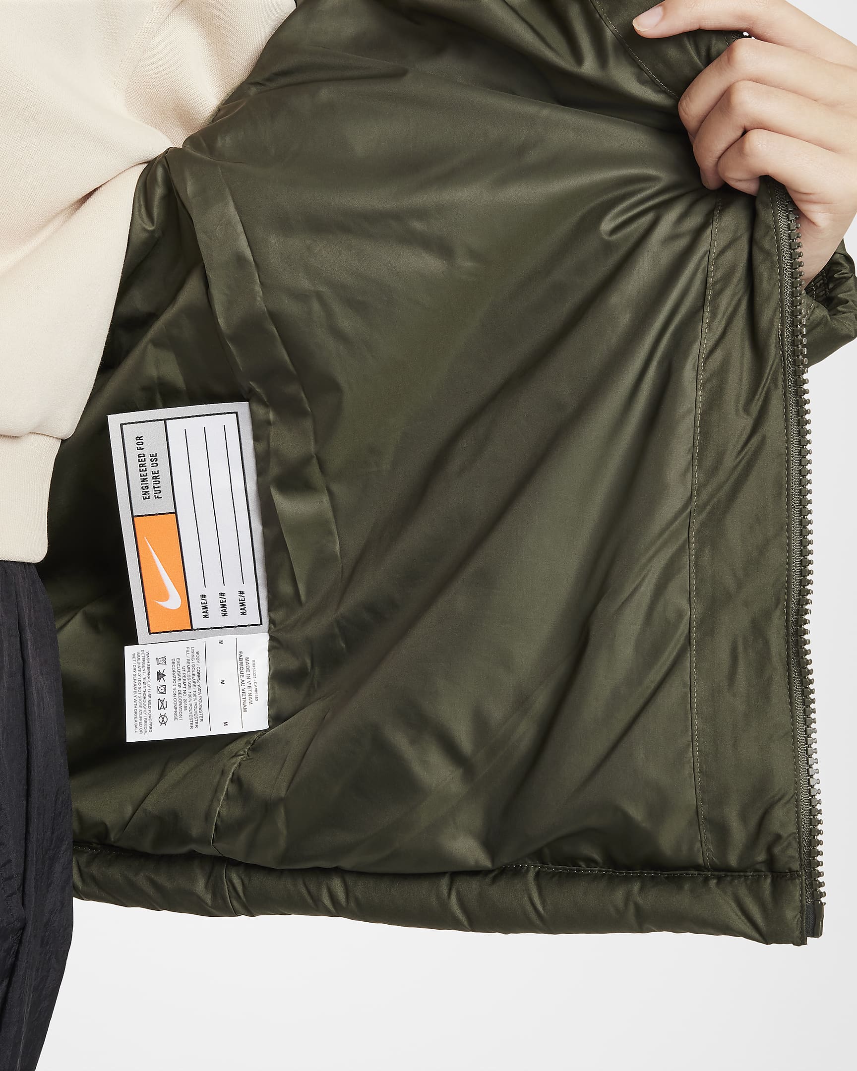 Nike Sportswear Jacke mit Kapuze und Synthetikfüllung für ältere Kinder - Cargo Khaki/Sanddrift/Schwarz