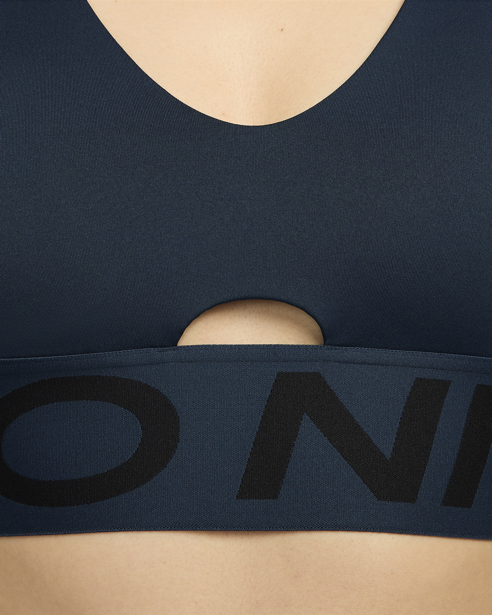 Vadderad sport-BH Nike Pro Indy Plunge med mediumstöd för kvinnor - Armory Navy/Svart/Vit