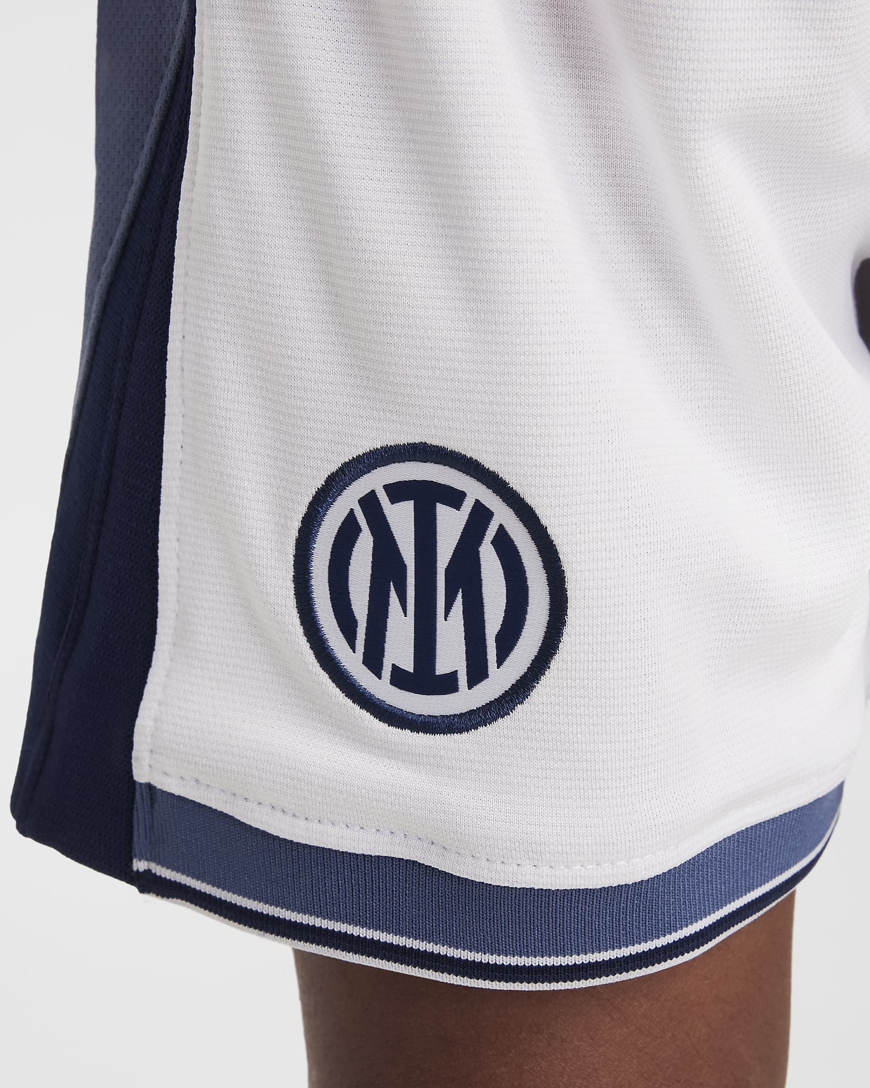 Inter Milan 2024/25 Stadium Away Younger Kids' Nike Football Replica 3-Piece Kit - Summit White/Iris Whisper/Summit White/Midnight Navy