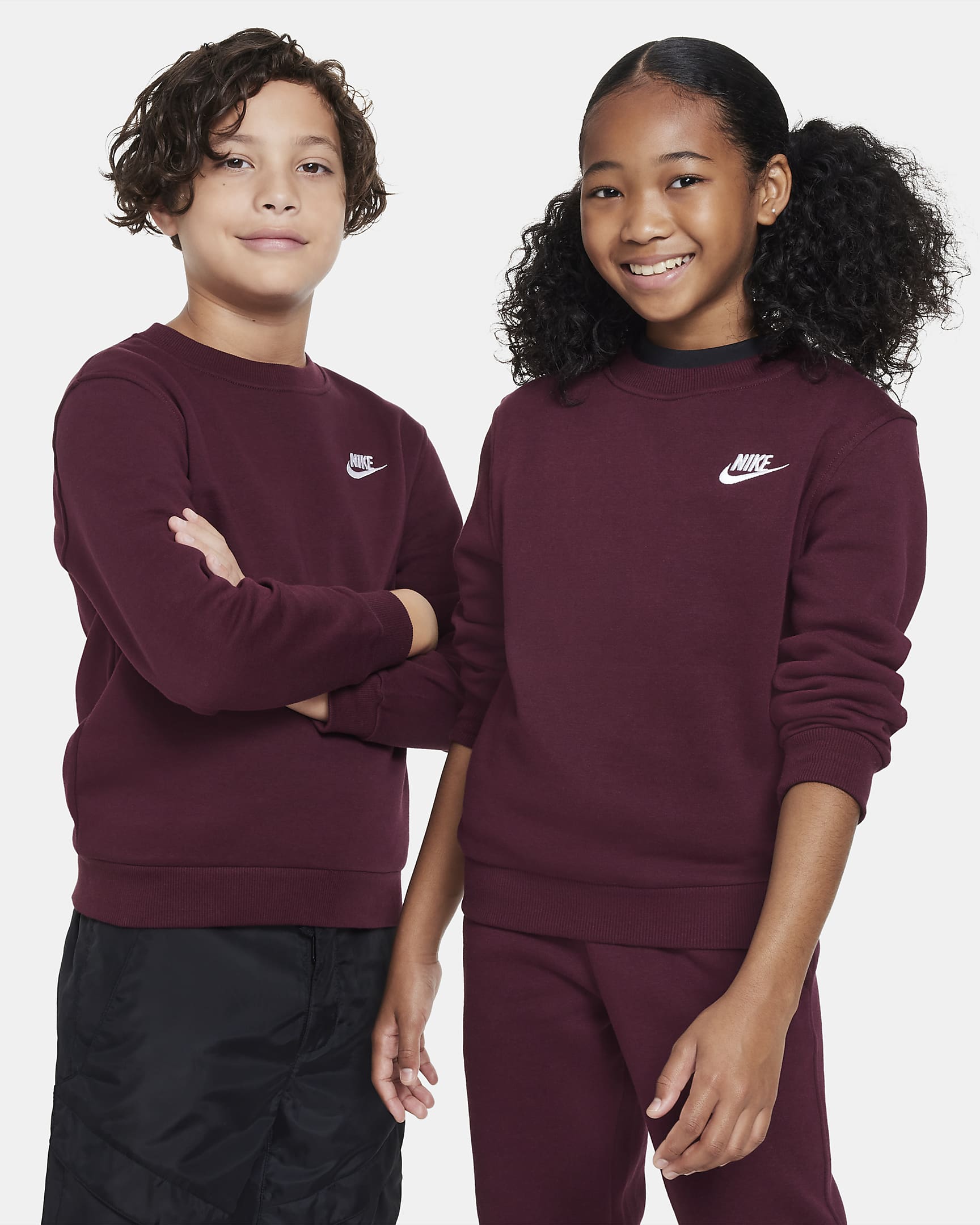 Nike Sportswear Club Fleece Older Kids' Sweatshirt. Nike DK