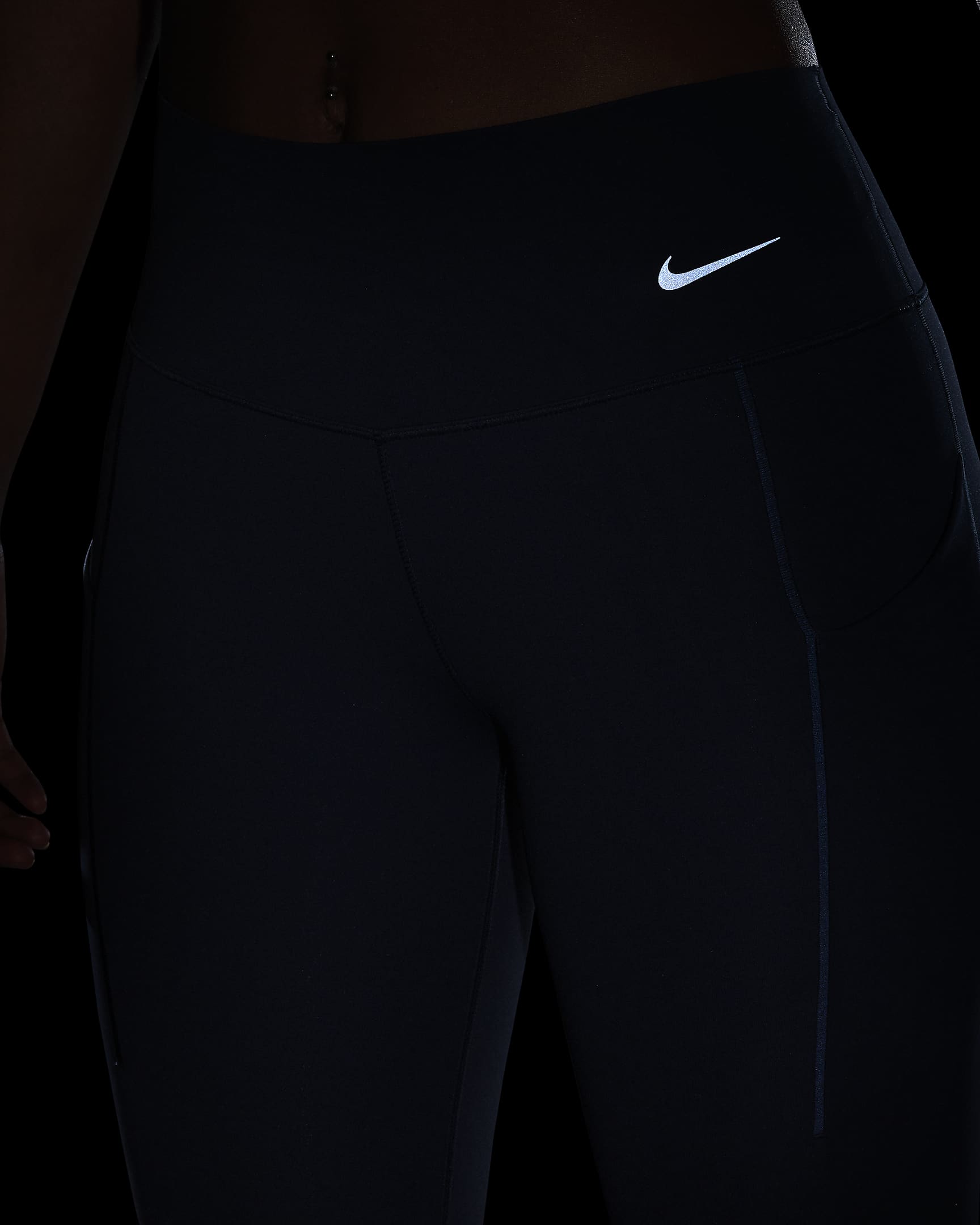 Nike Universa Leggings de longitud completa, talle medio y sujeción media con bolsillos - Mujer - Armory Navy/Negro