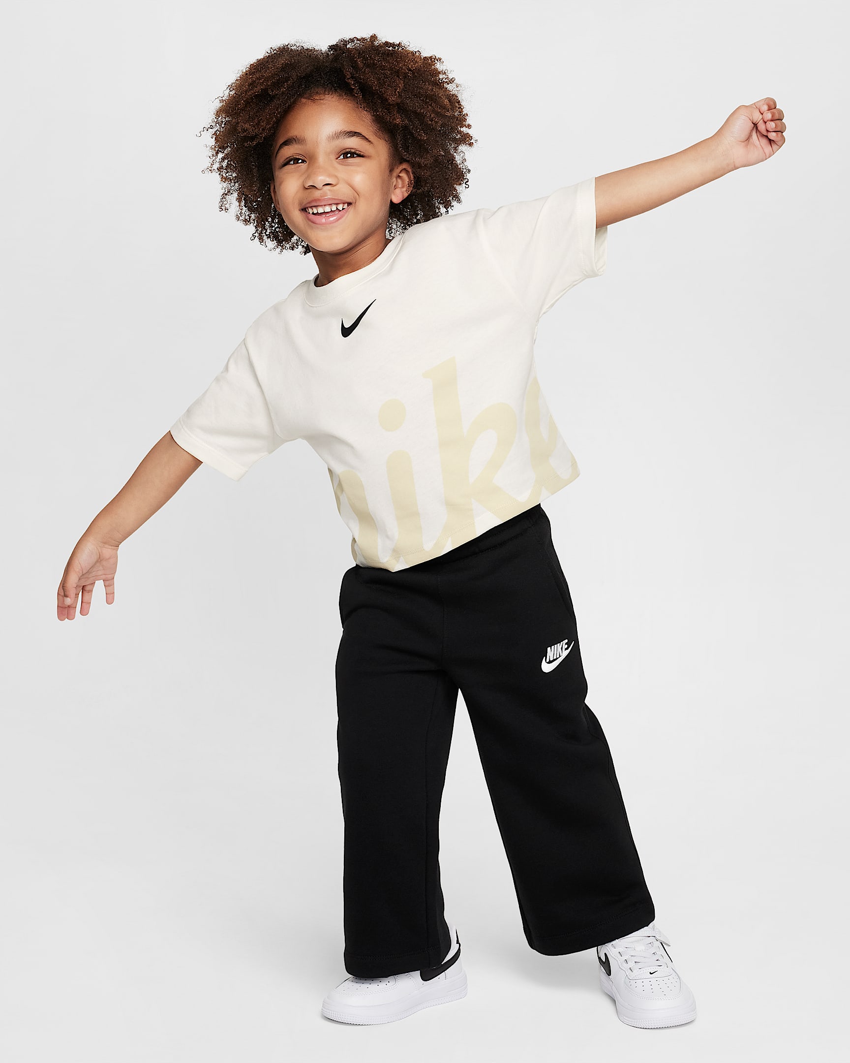 Playera con gráfico cómoda para niños talla pequeña Nike - Vela