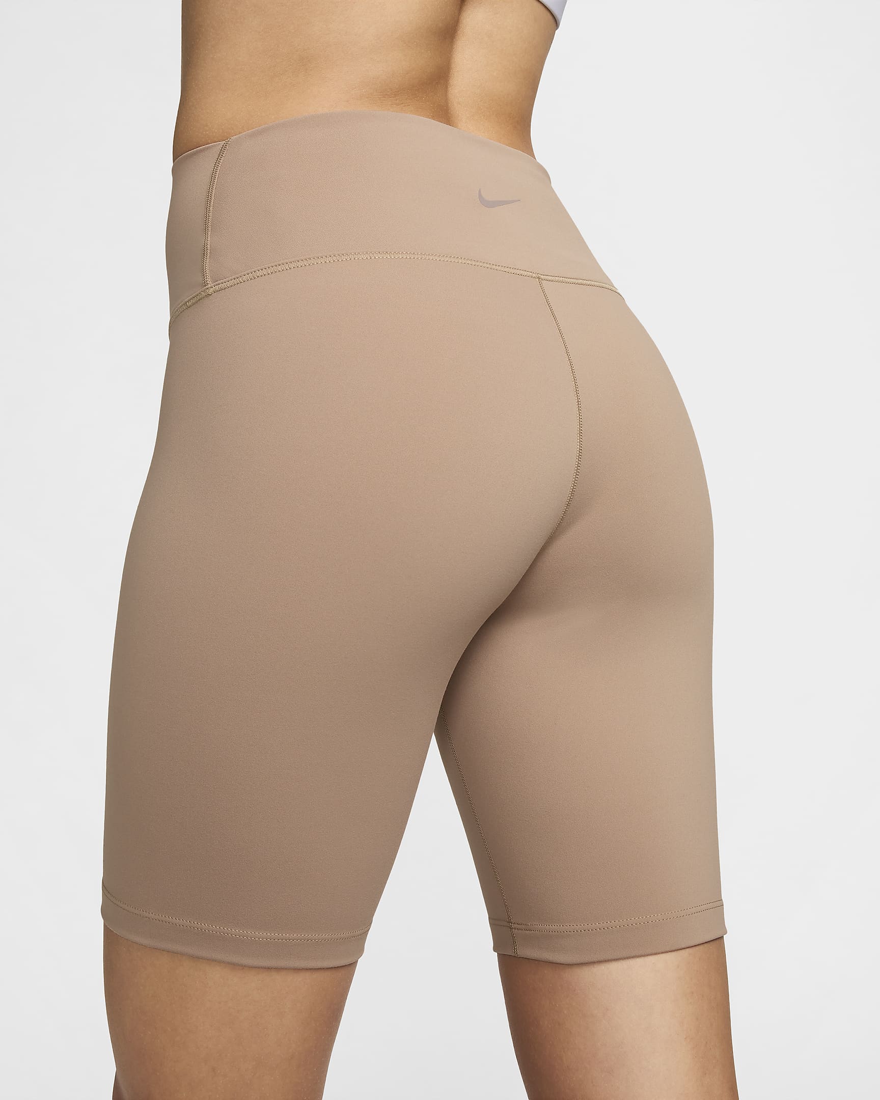 Nike One Bike Shorts mit hohem Taillenbund für Damen (ca. 20,5 cm) - Desert Dust/Schwarz