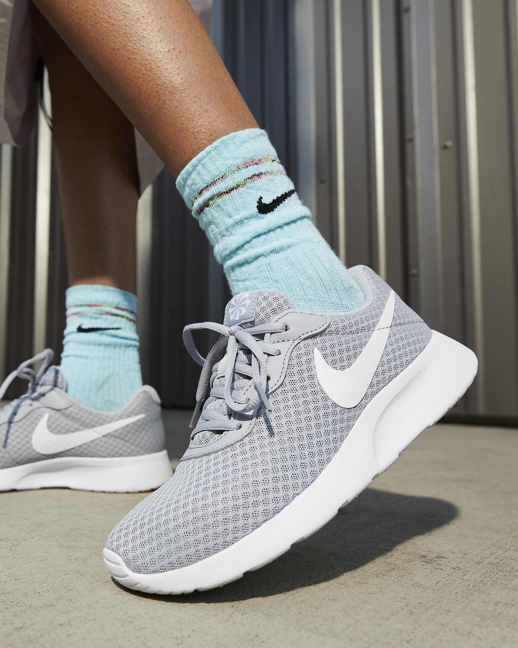 Nike Tanjun Zapatillas - Mujer - Wolf Grey/Barely Volt/Negro/Blanco