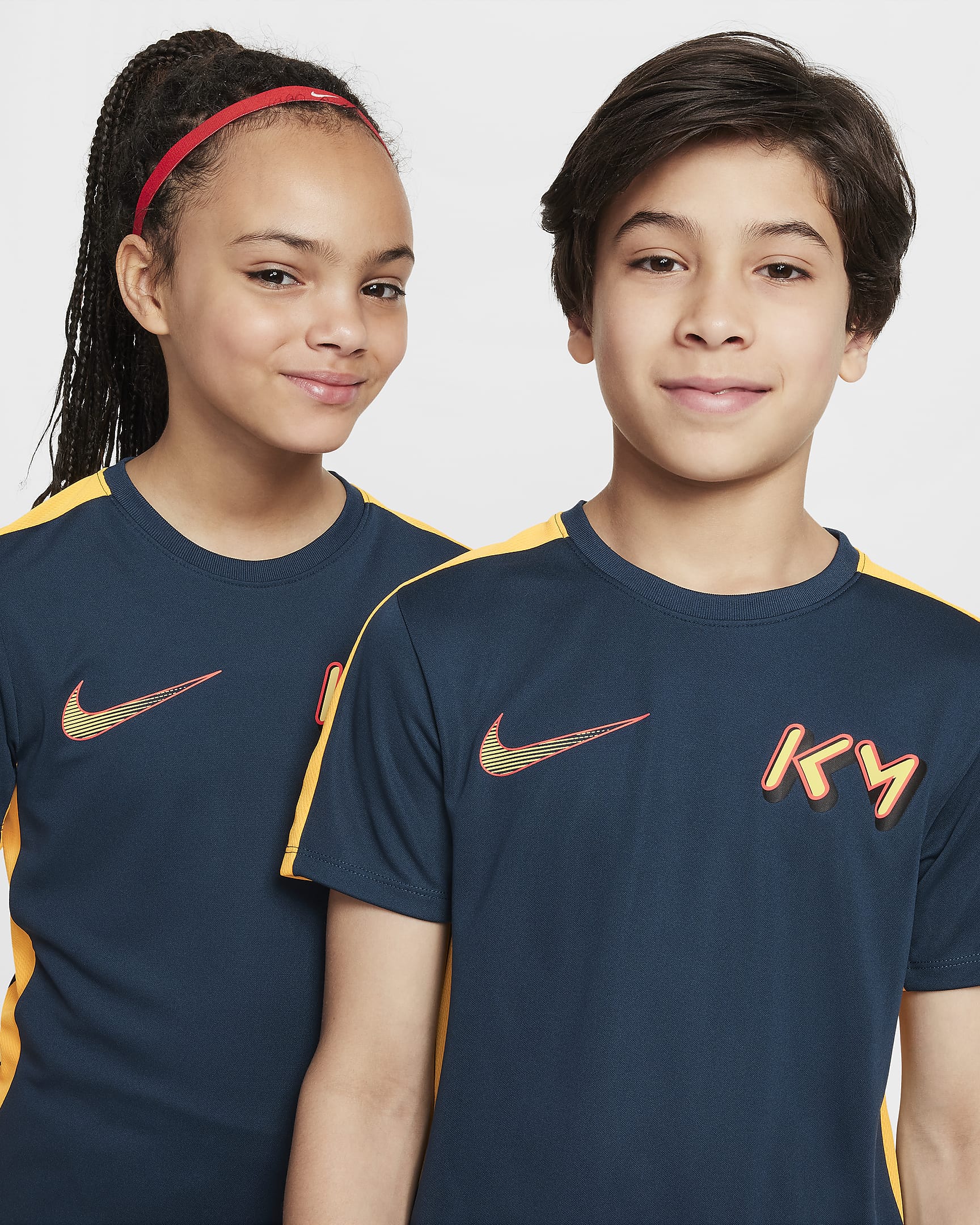 Kylian Mbappé Dri-FIT Academy23 fotballoverdel til store barn - Armory Navy/Laser Orange