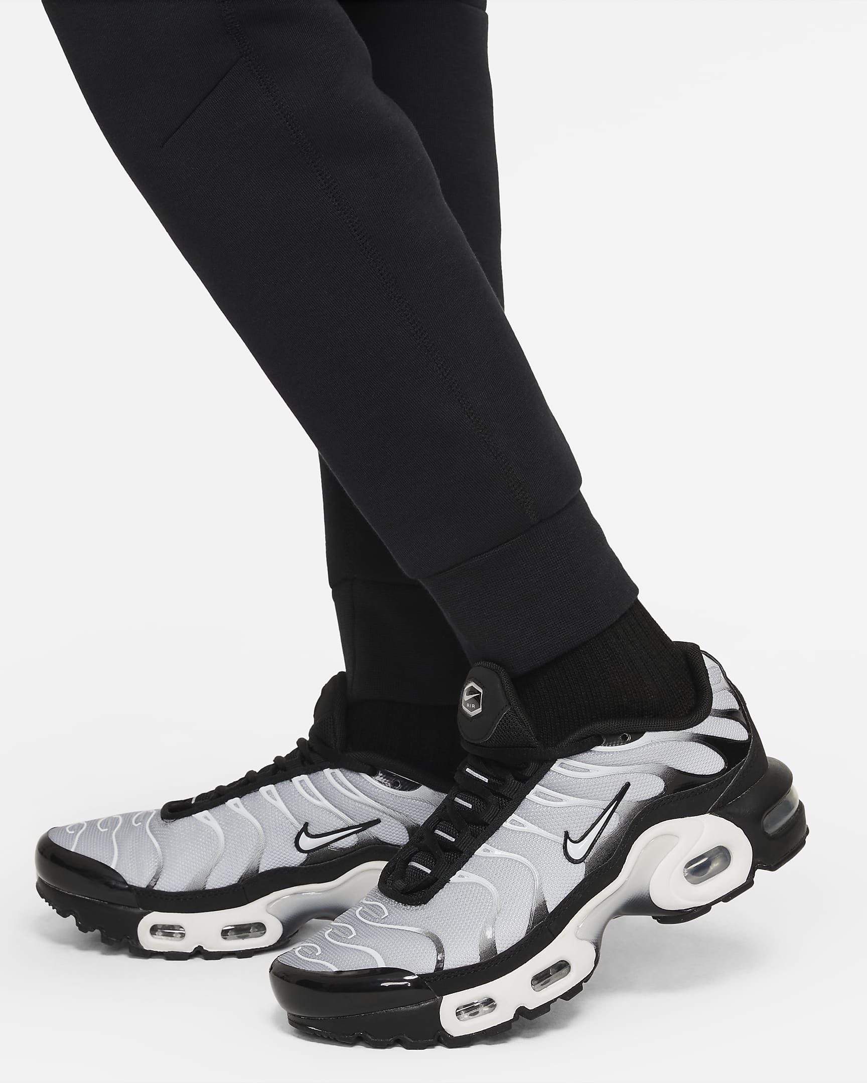 Nike Sportswear Tech Fleece Older Kids' (Boys') Trousers - Black/Black/Black