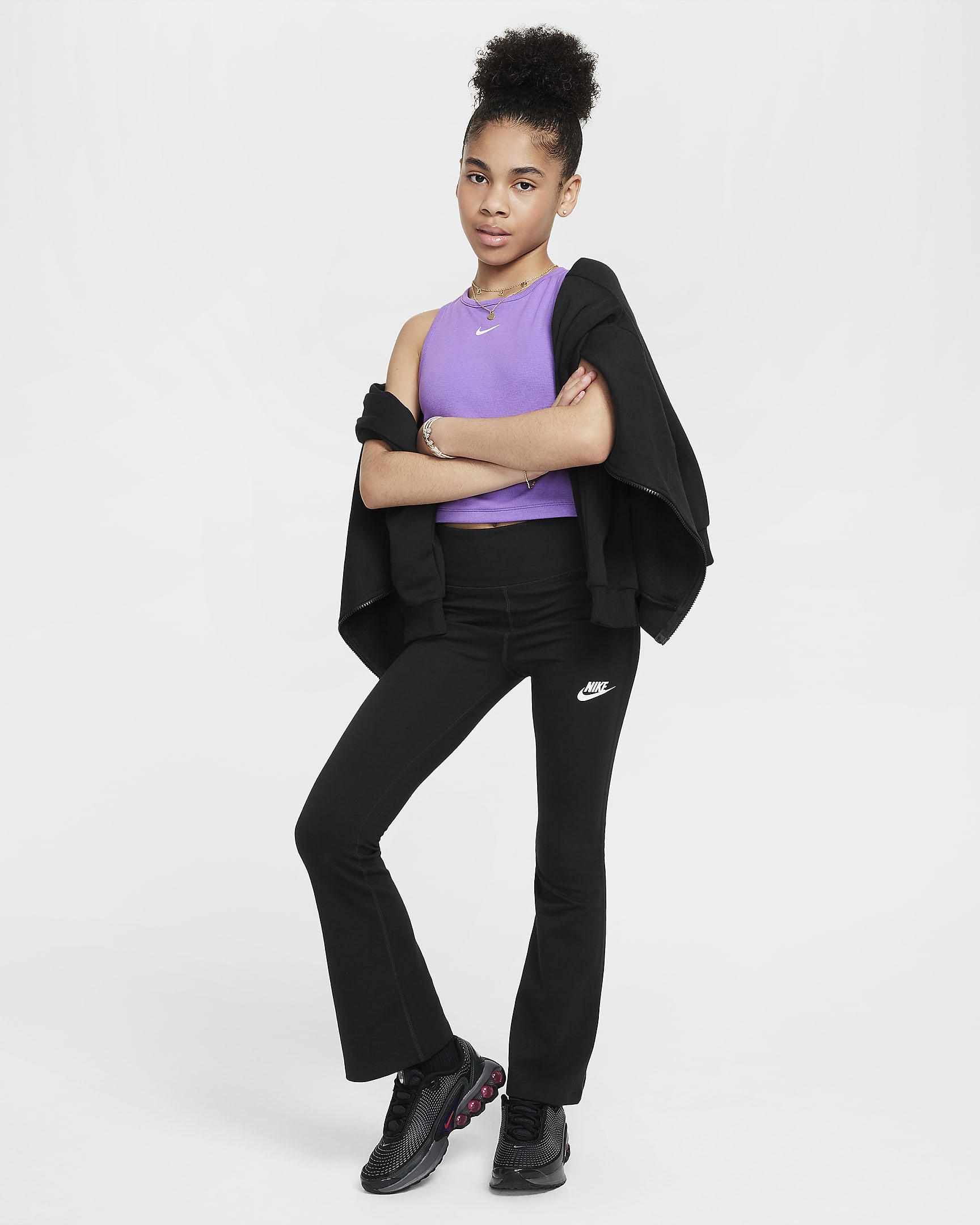 Nike Sportswear Classic Leggings mit hohem Bund und ausgestelltem Bein für Mädchen - Schwarz/Weiß